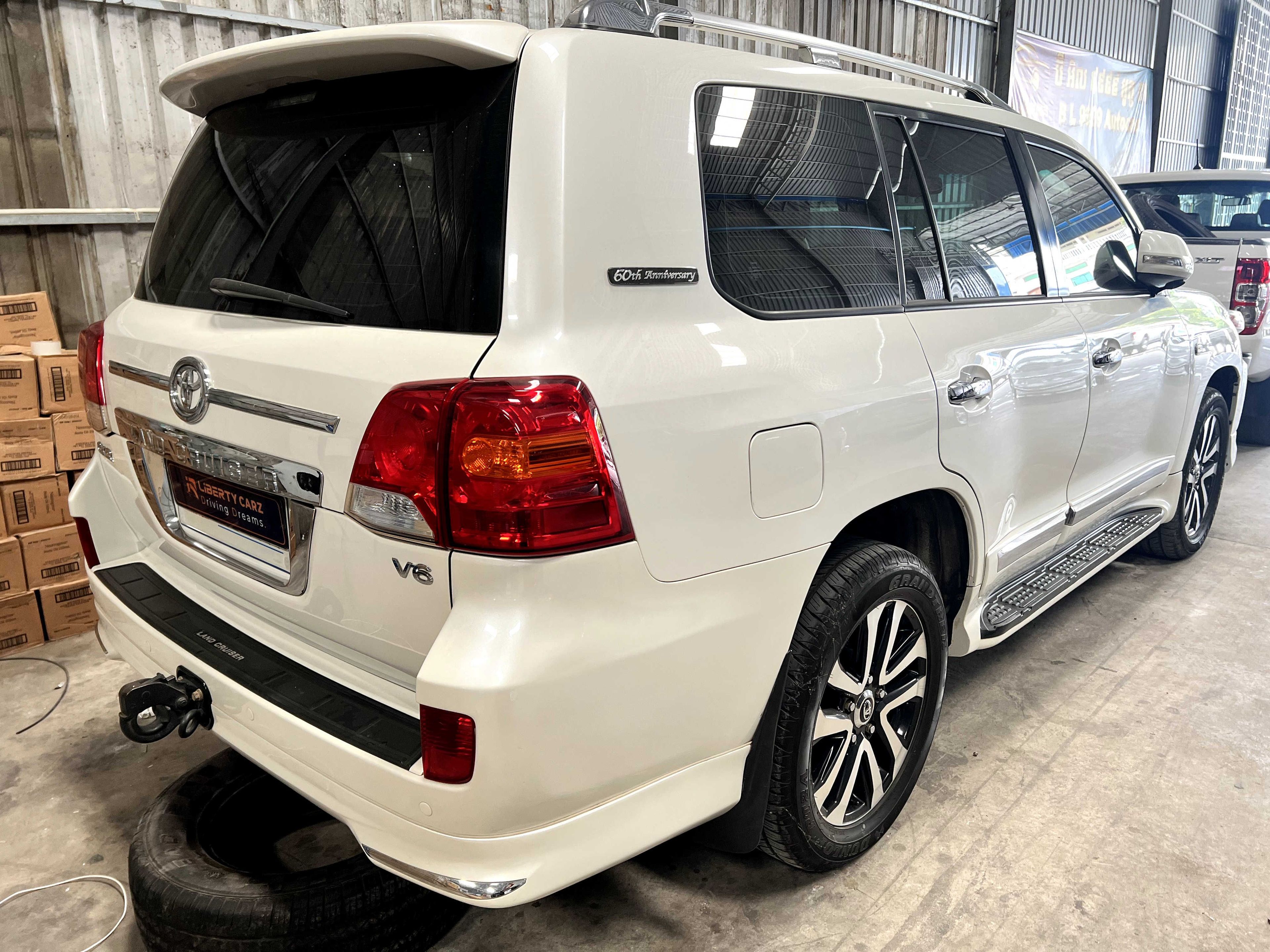 Toyota Land Cruiser GXR 2011