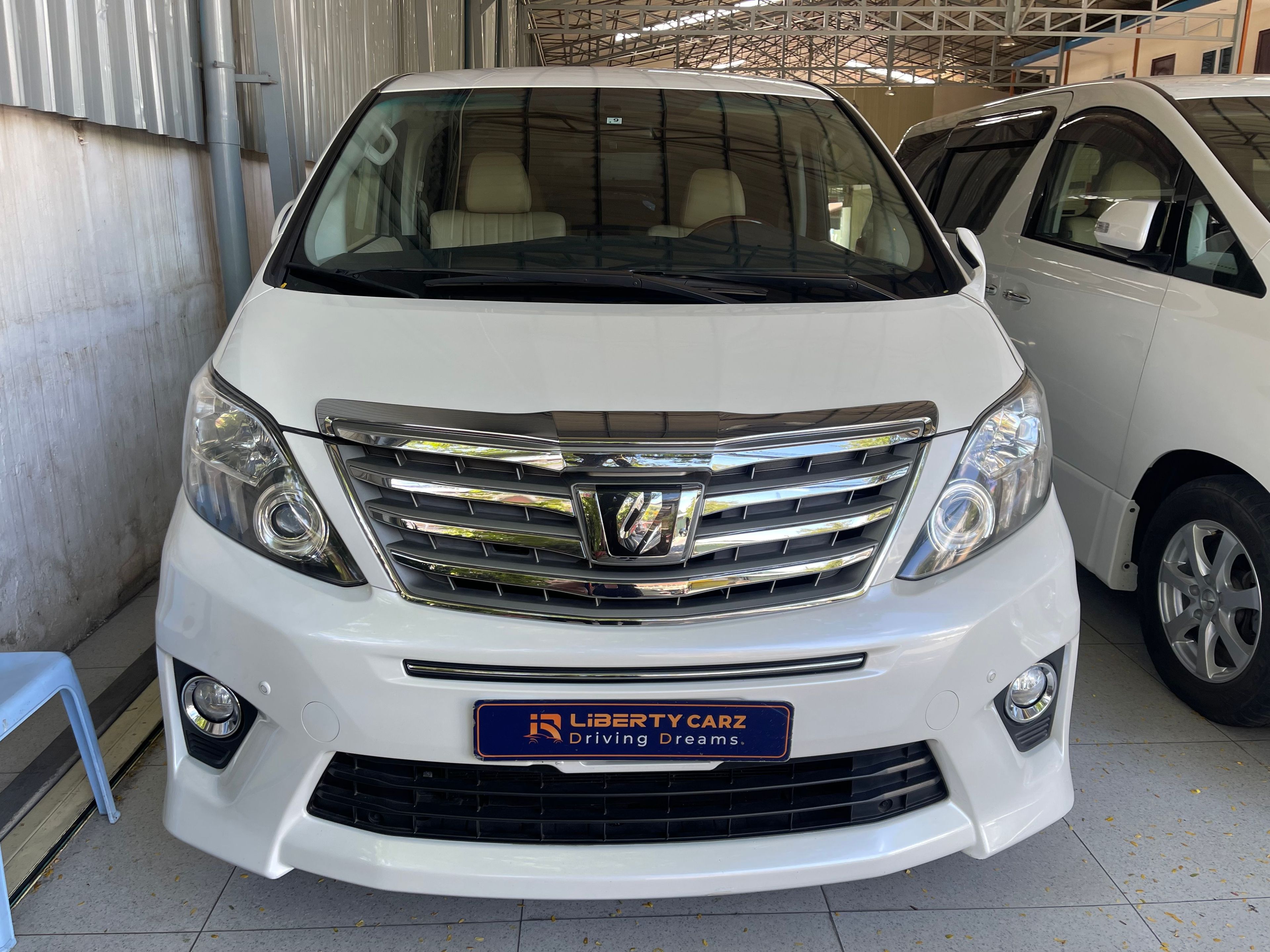 Toyota Alphard 2012