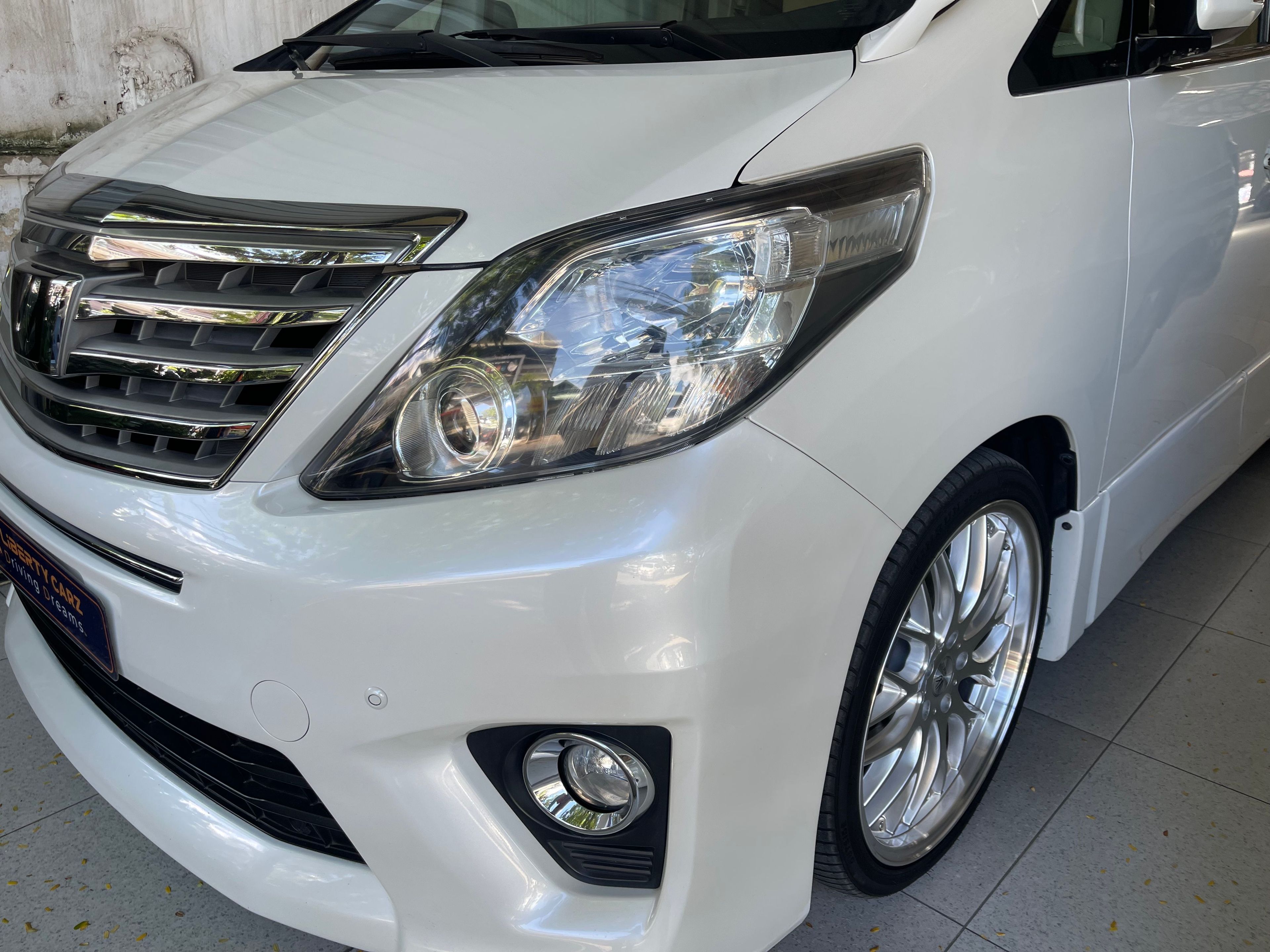 Toyota Alphard 2012