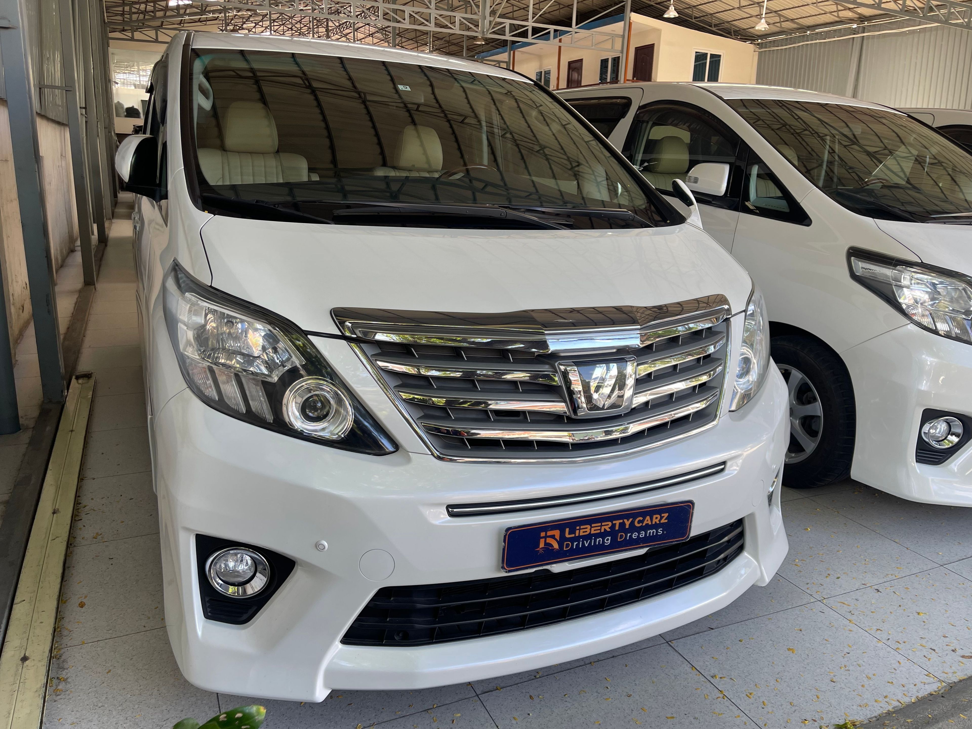 Toyota Alphard 2012