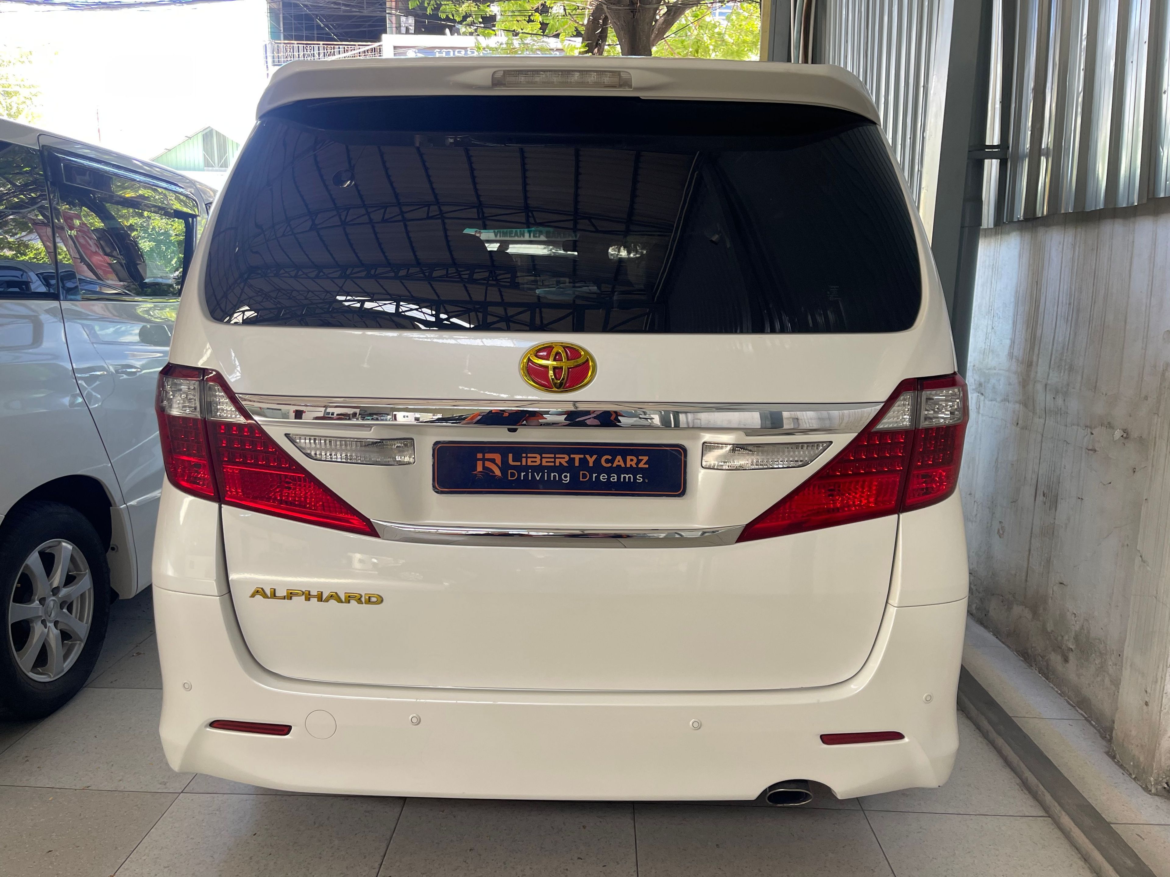 Toyota Alphard 2012