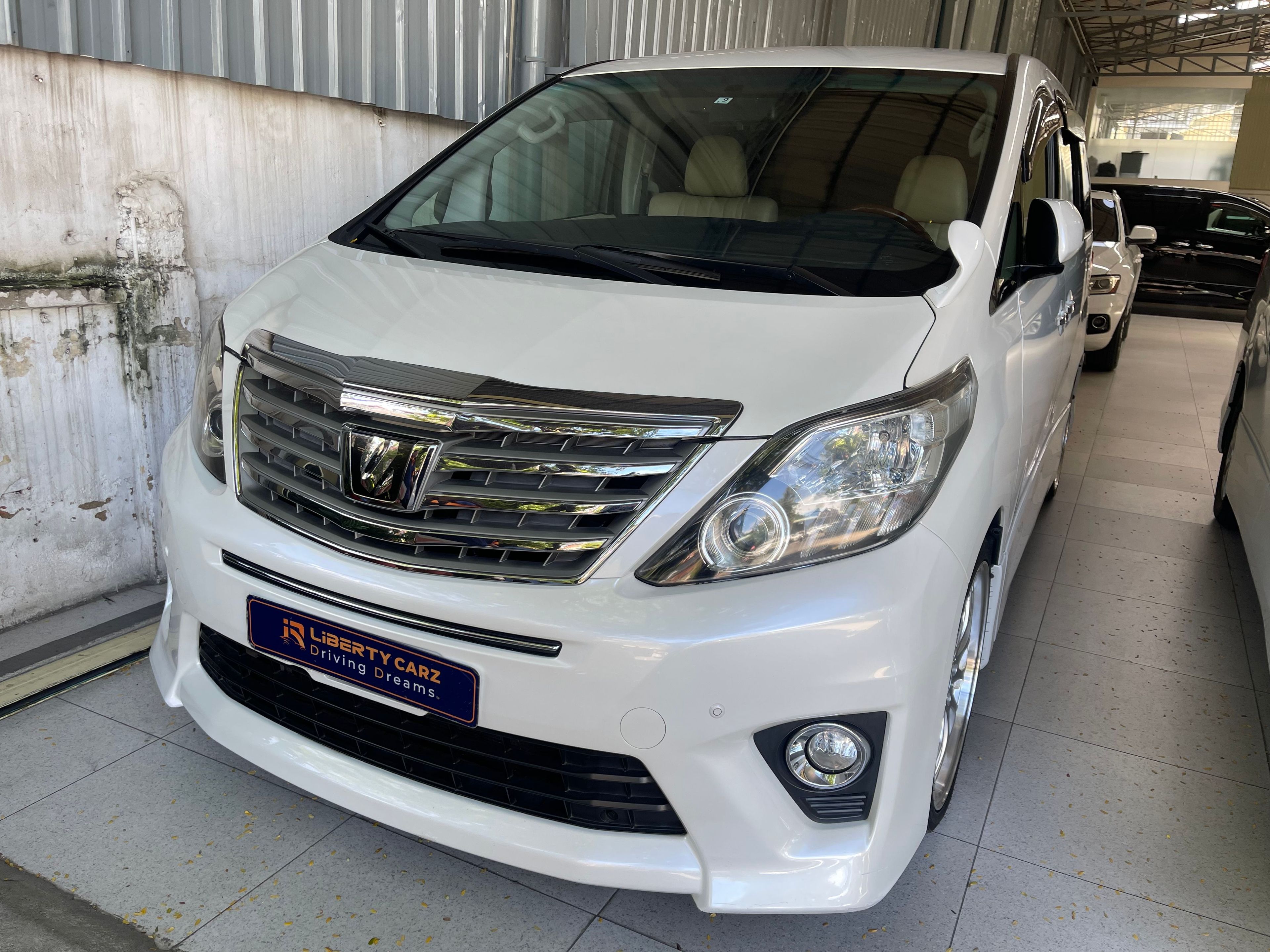 Toyota Alphard 2012