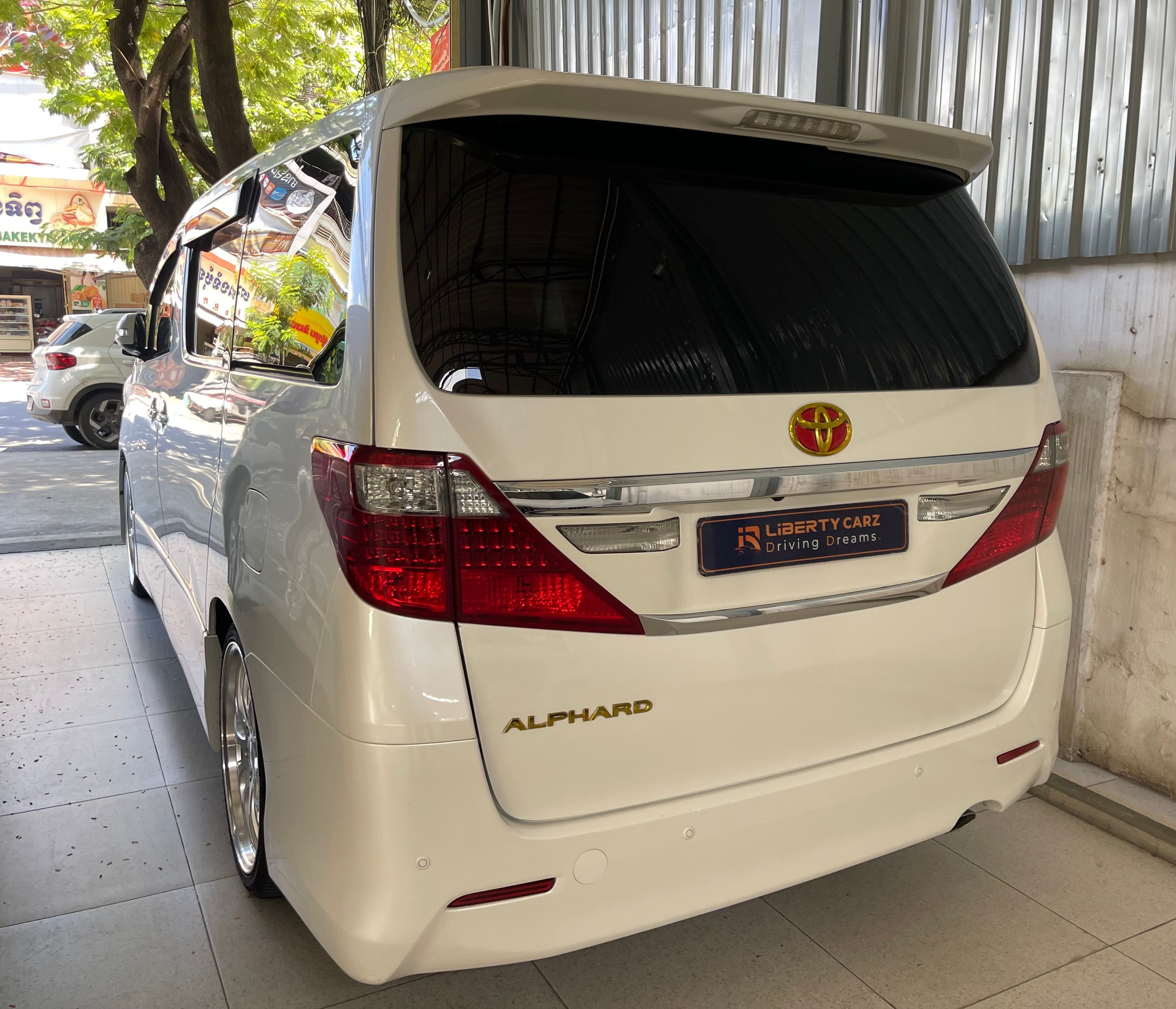 Toyota Alphard 2012