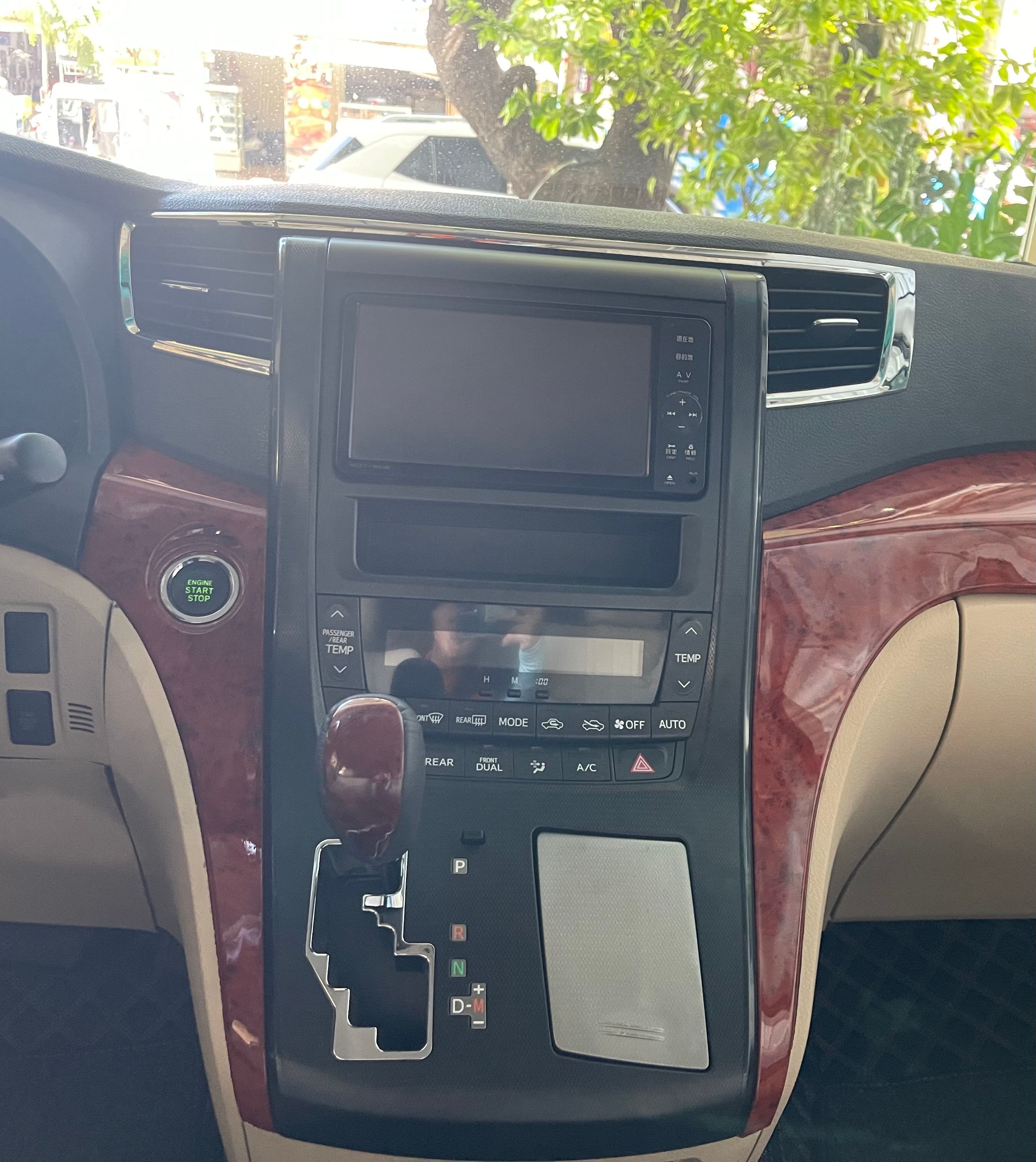 Toyota Alphard 2012