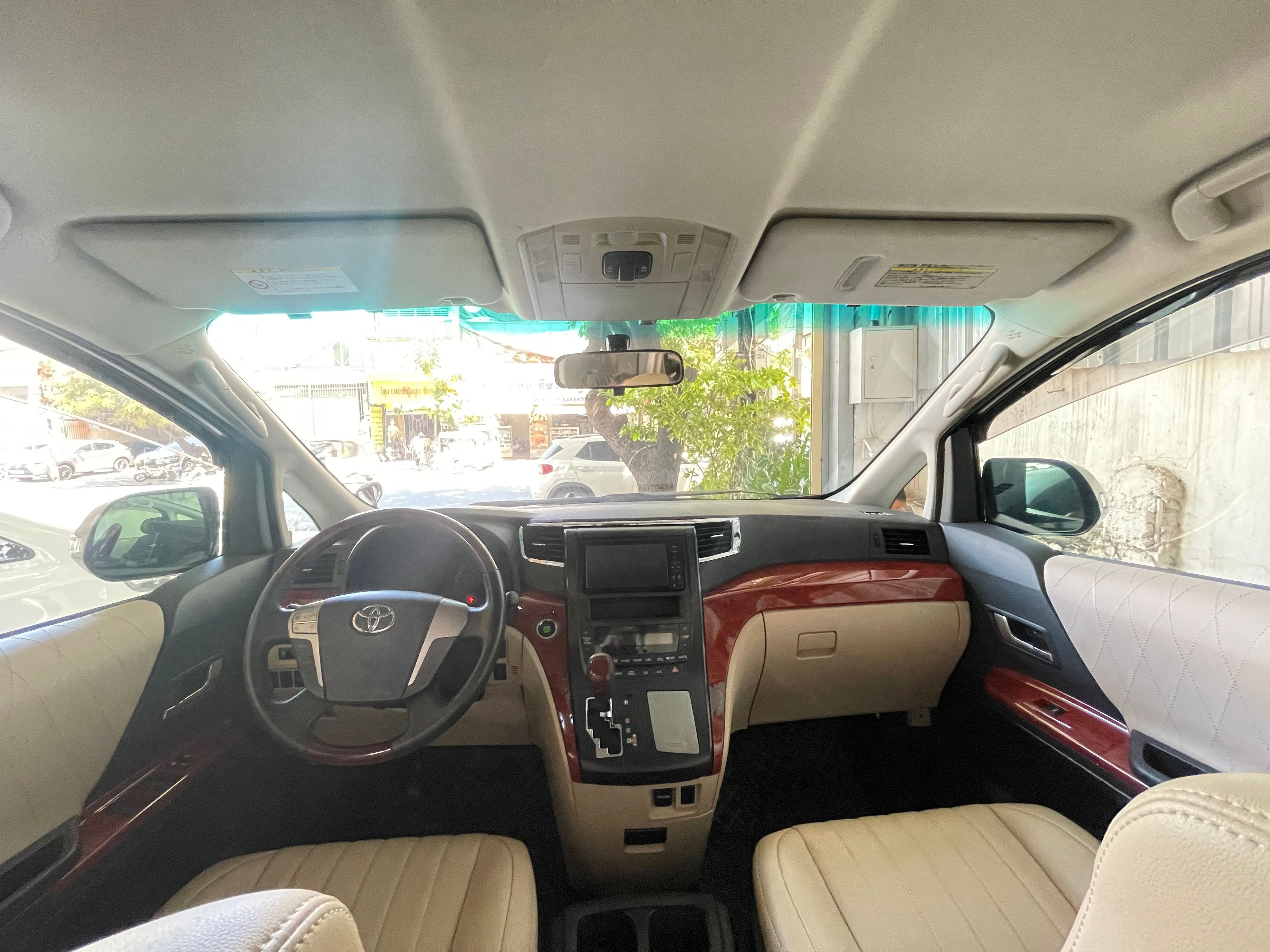 Toyota Alphard 2012