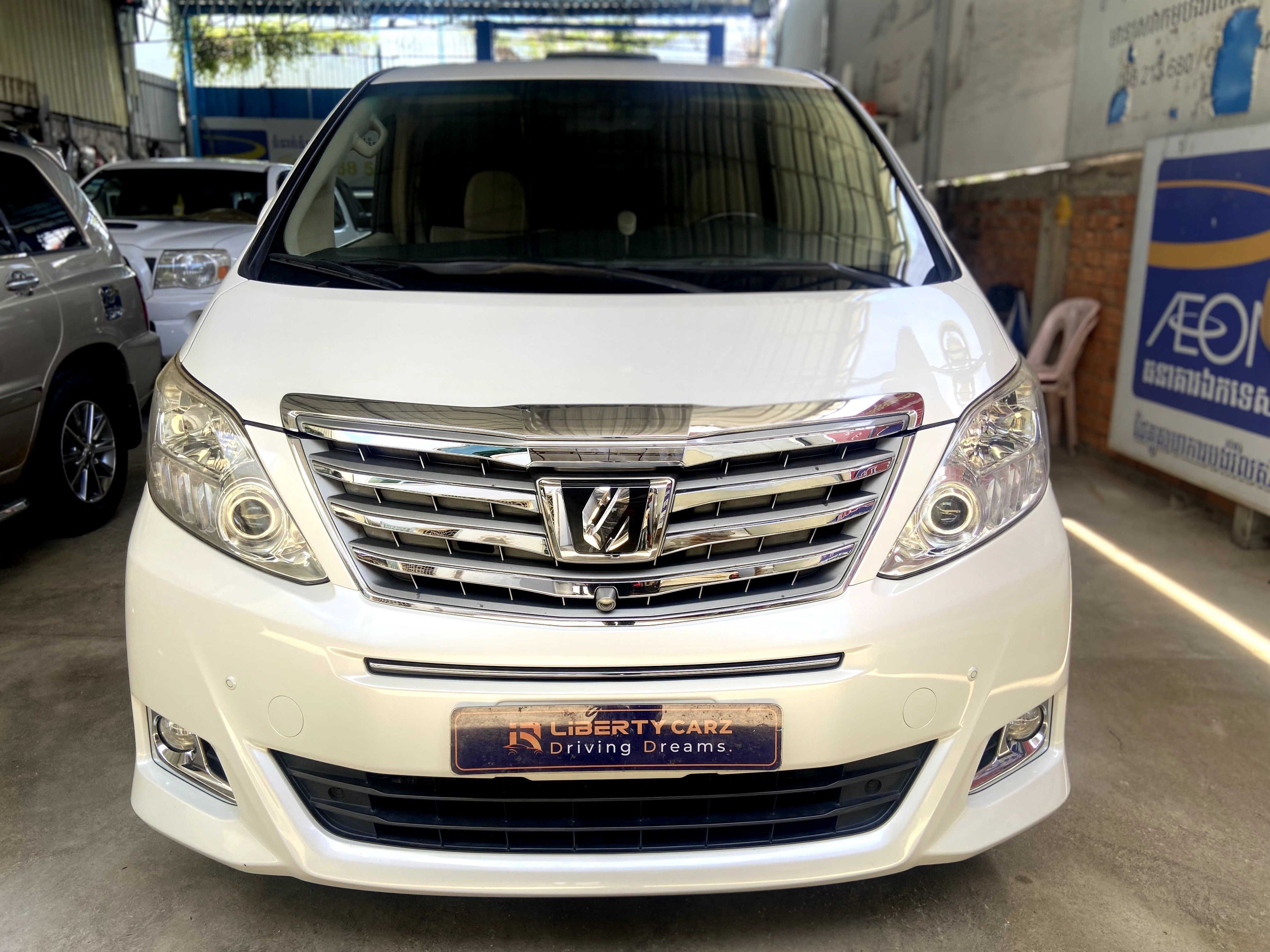 Toyota Alphard 2012