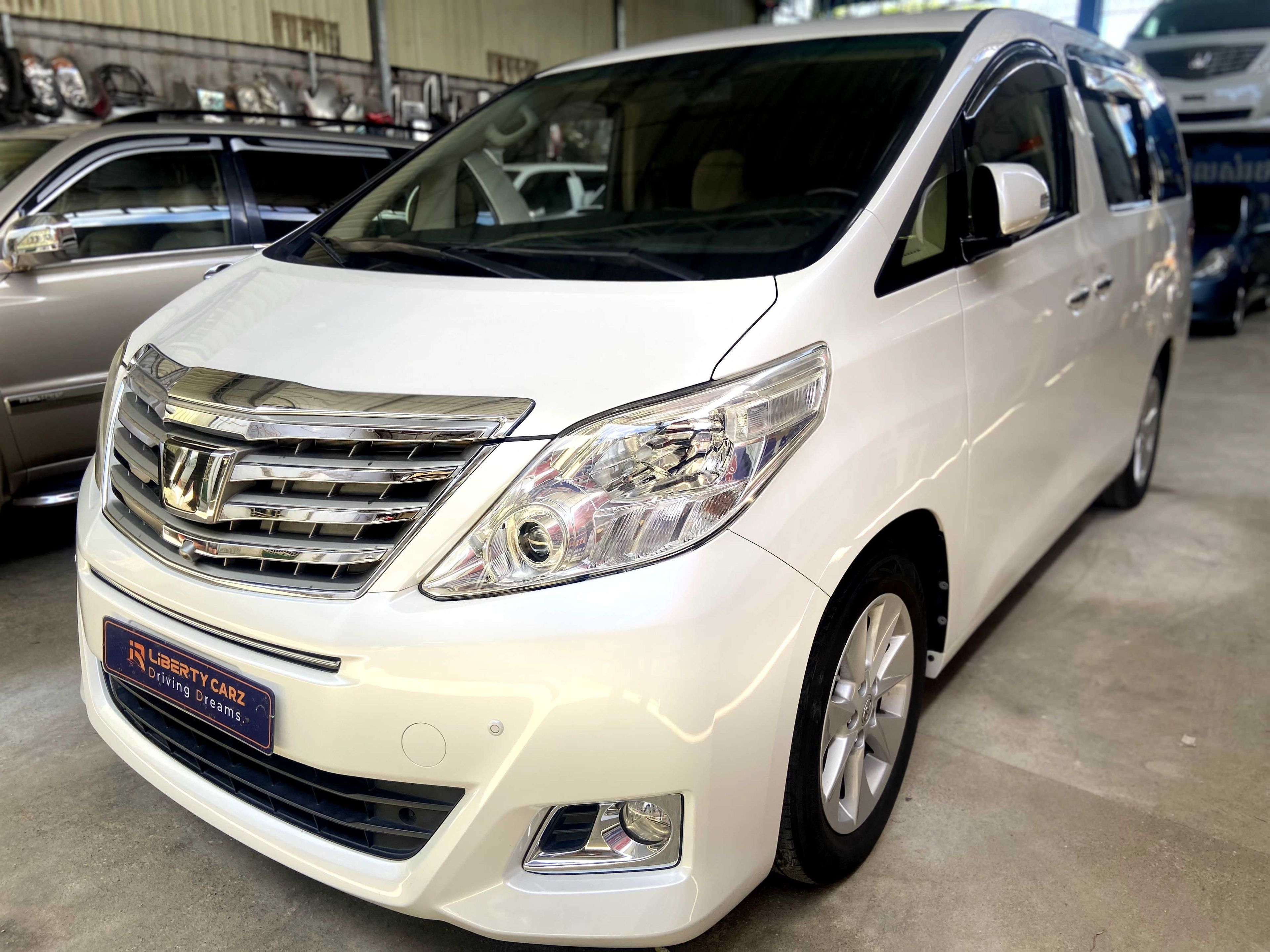 Toyota Alphard 2012