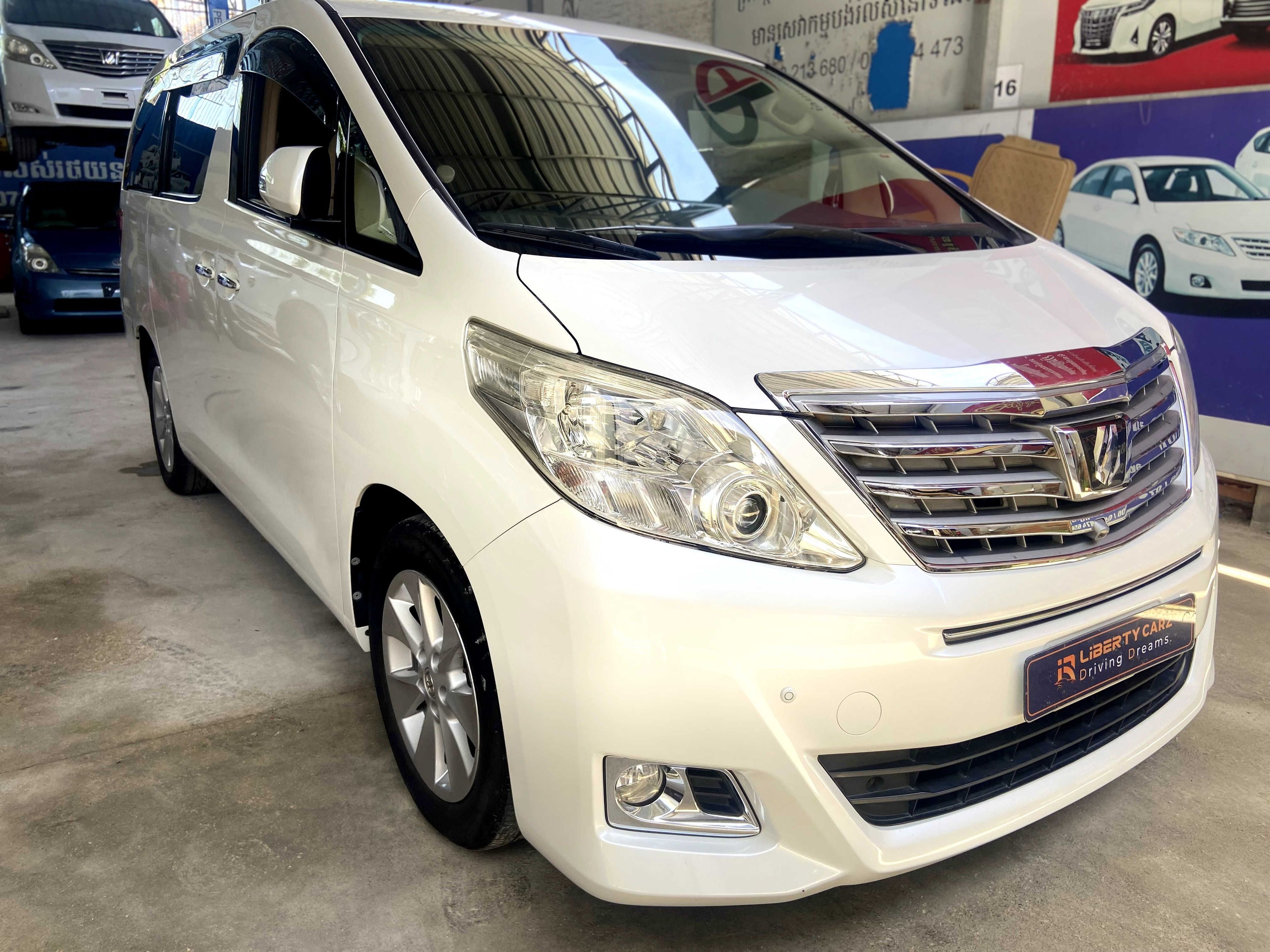 Toyota Alphard 2012