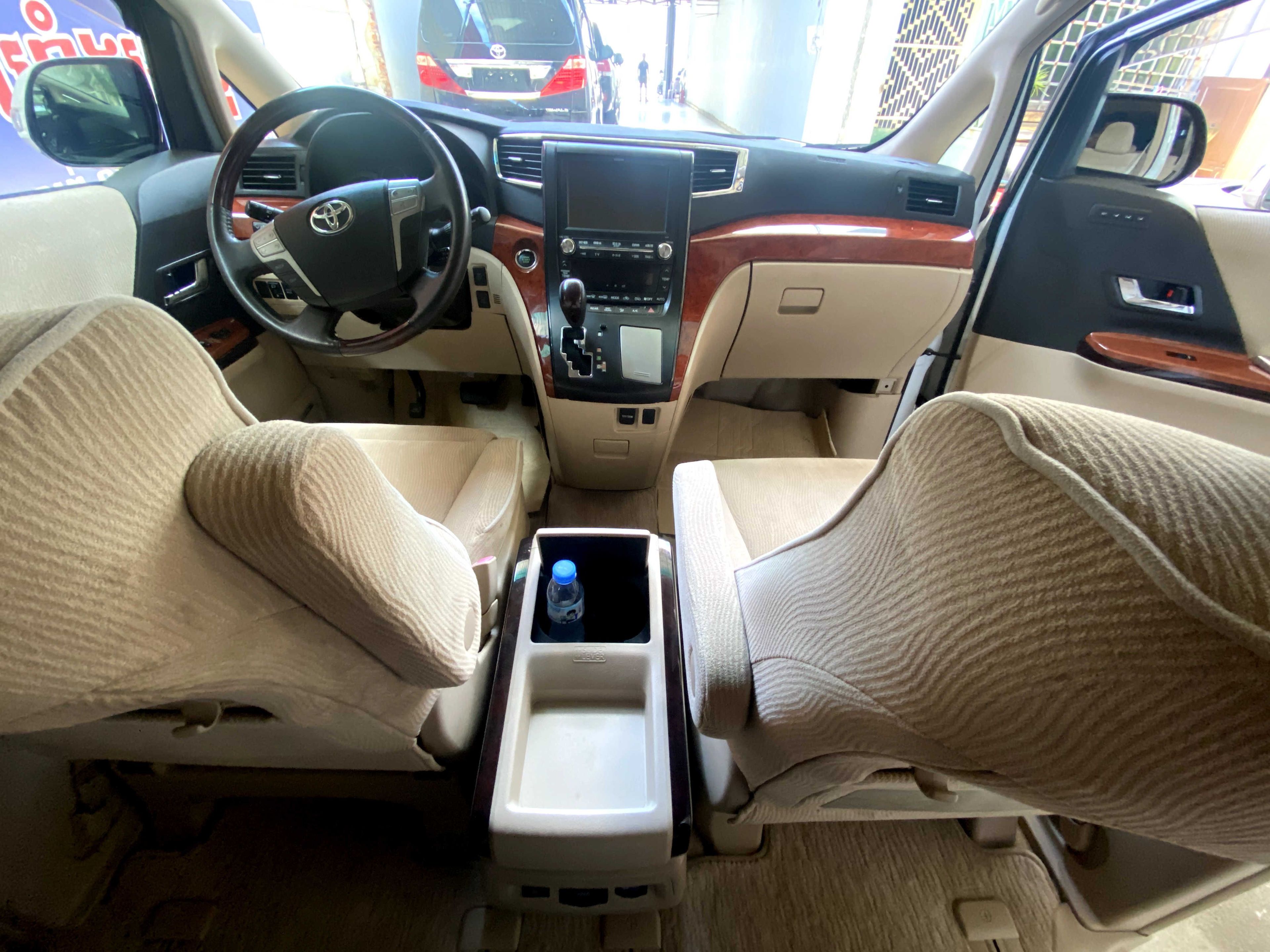 Toyota Alphard 2012