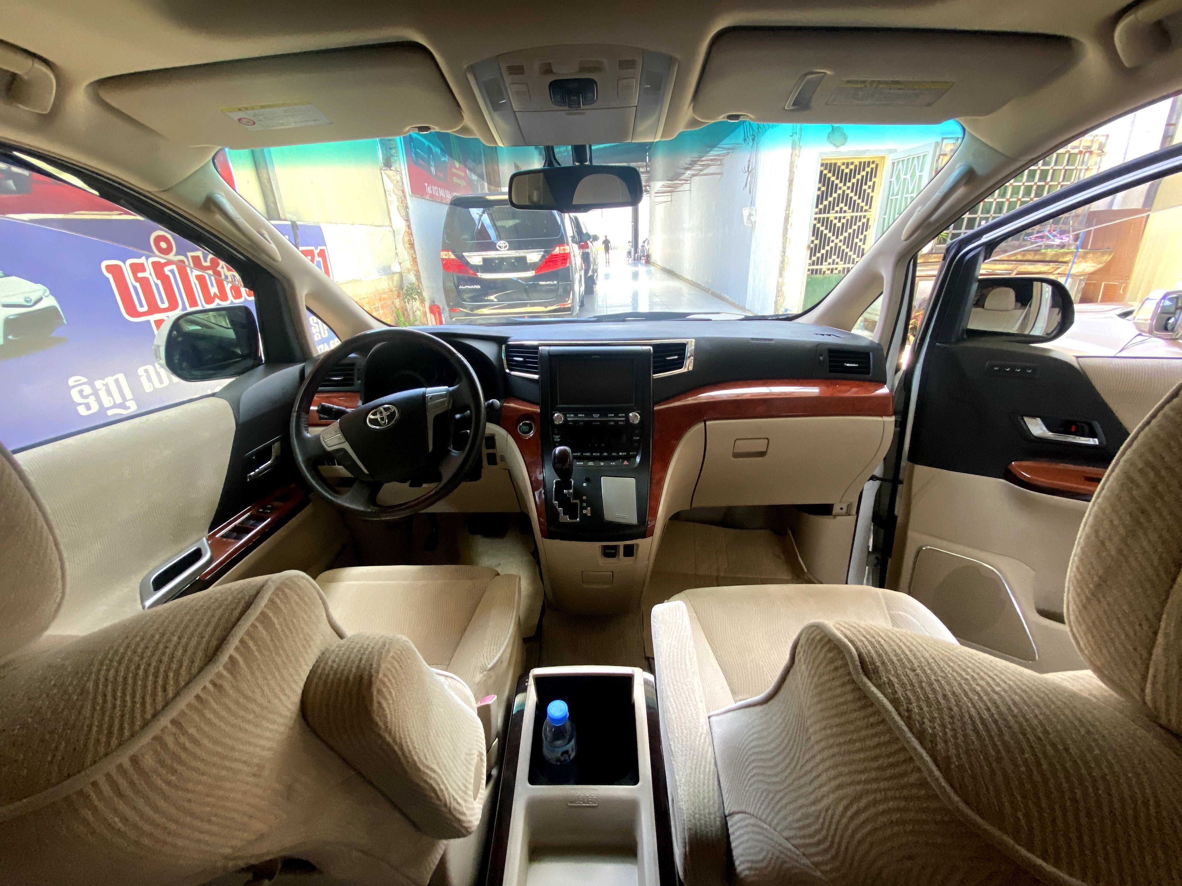 Toyota Alphard 2012