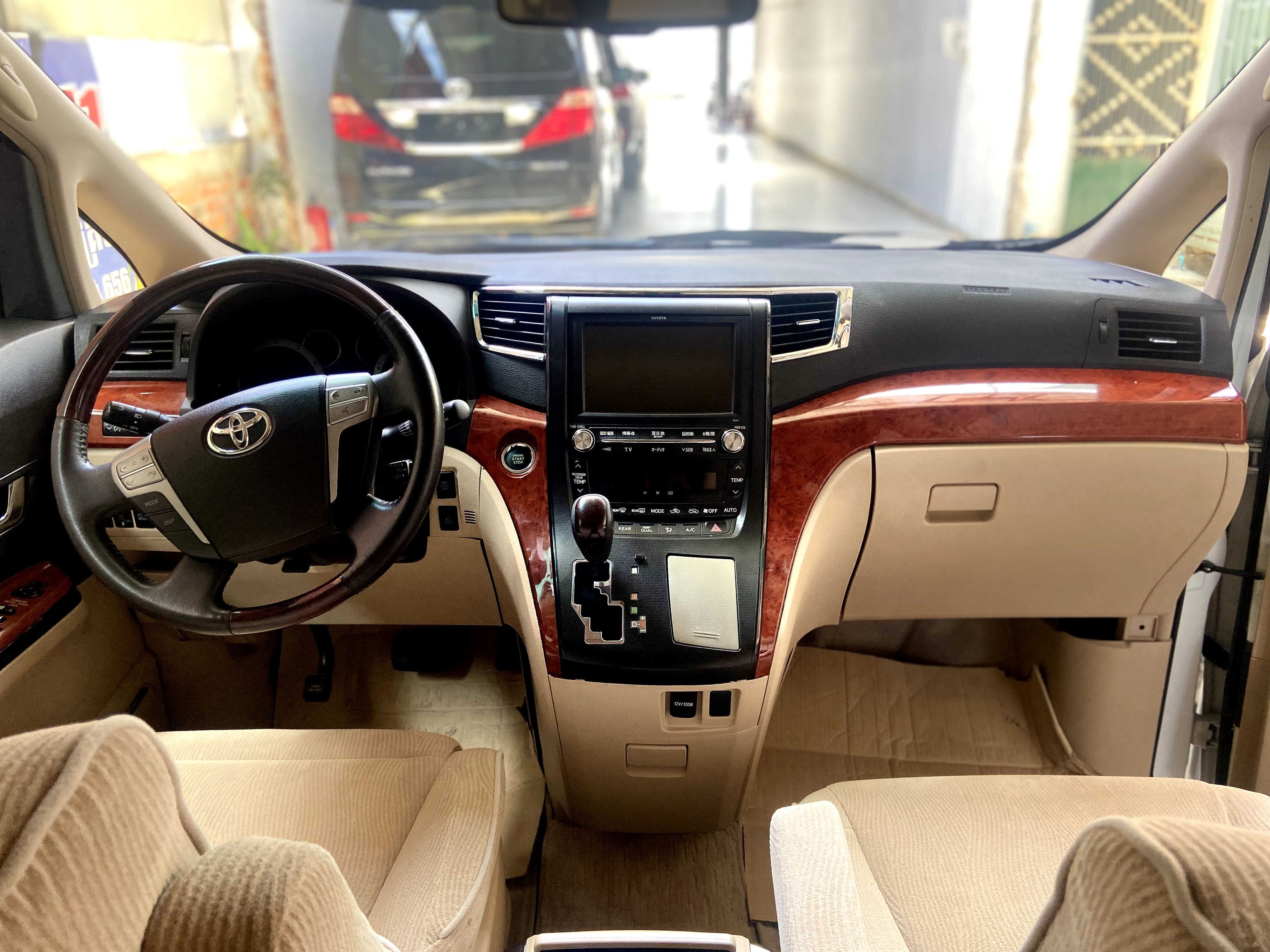 Toyota Alphard 2012