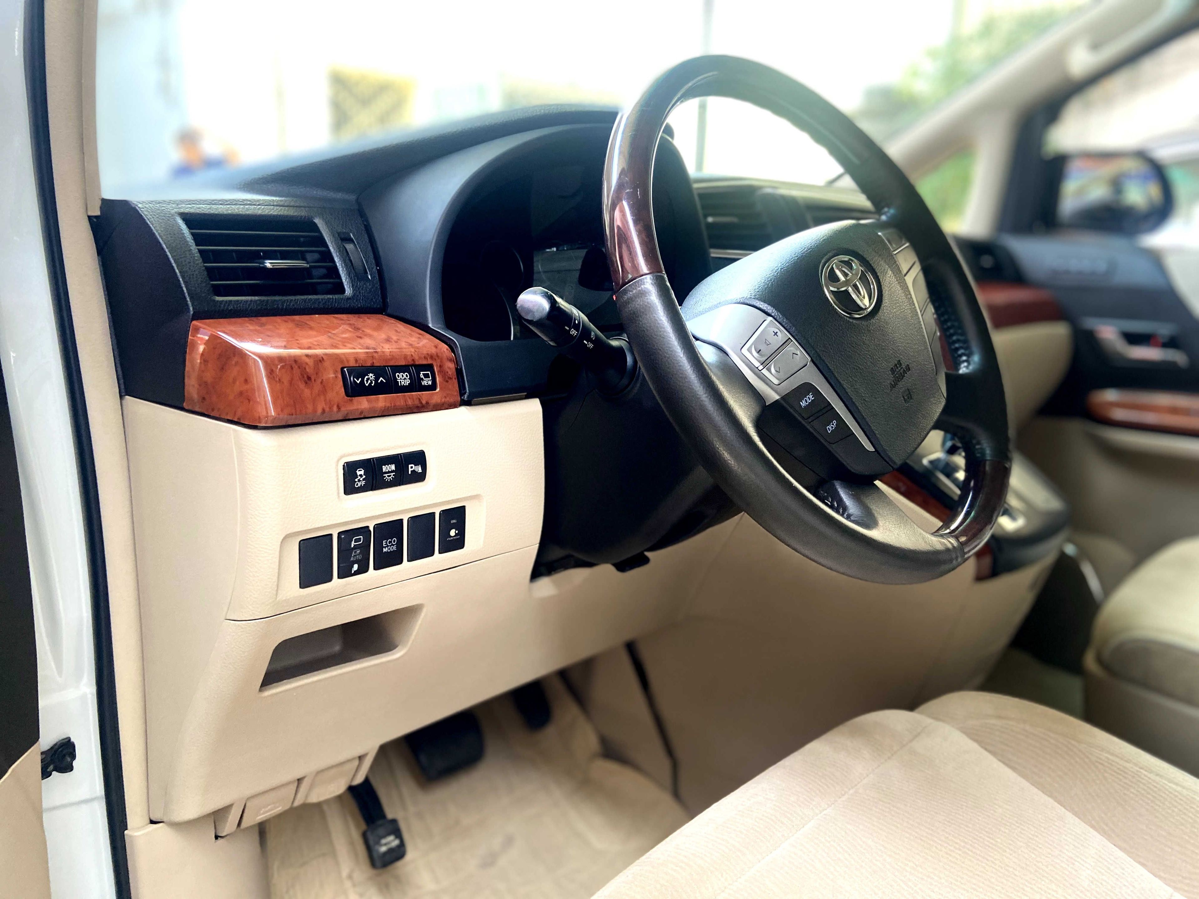 Toyota Alphard 2012