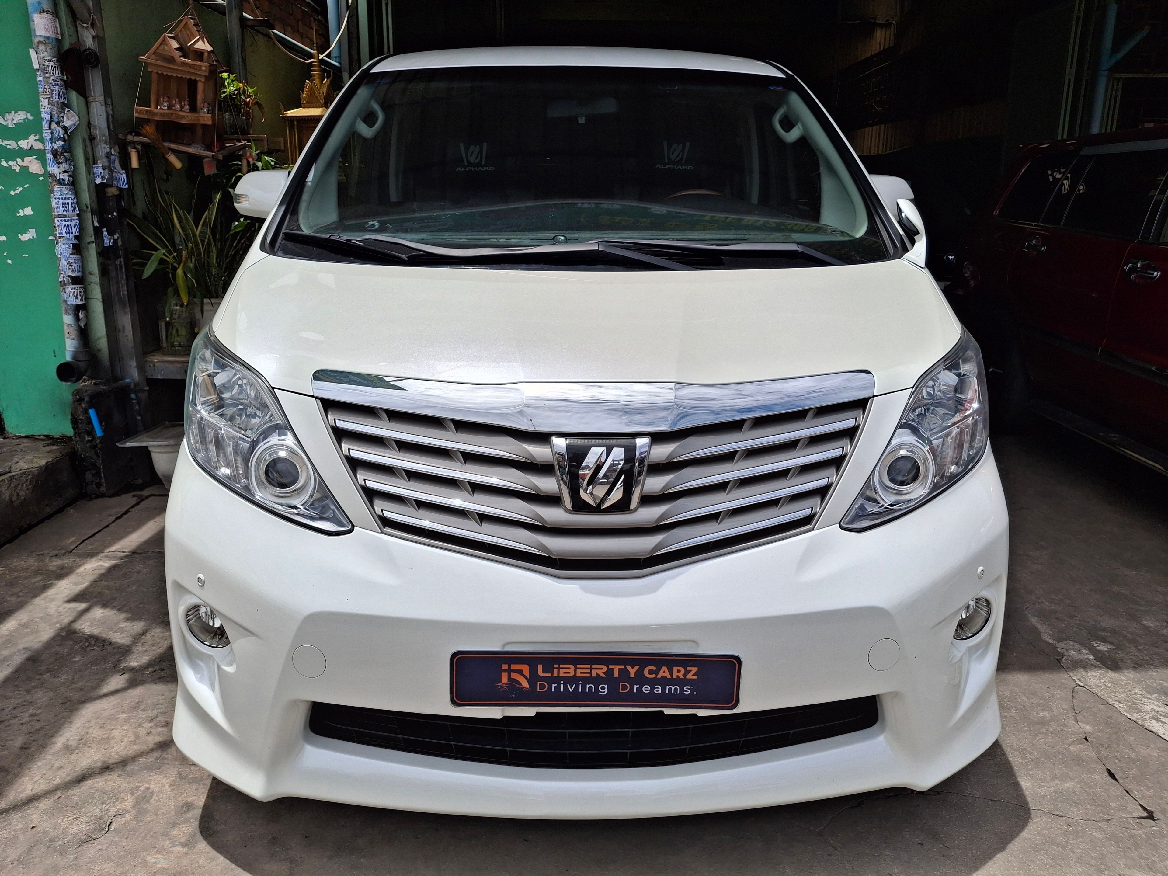 Toyota Alphard 2011