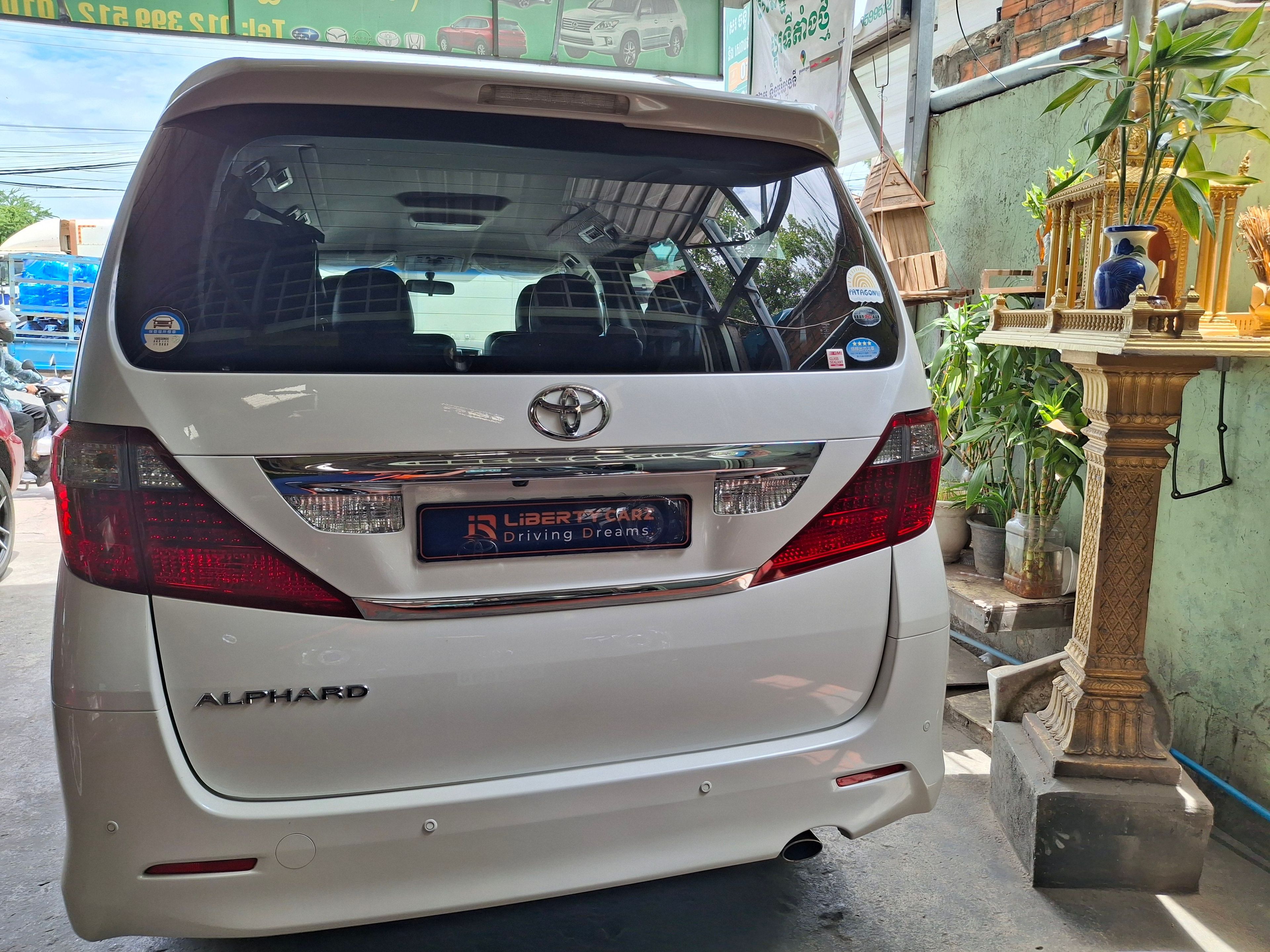 Toyota Alphard 2011