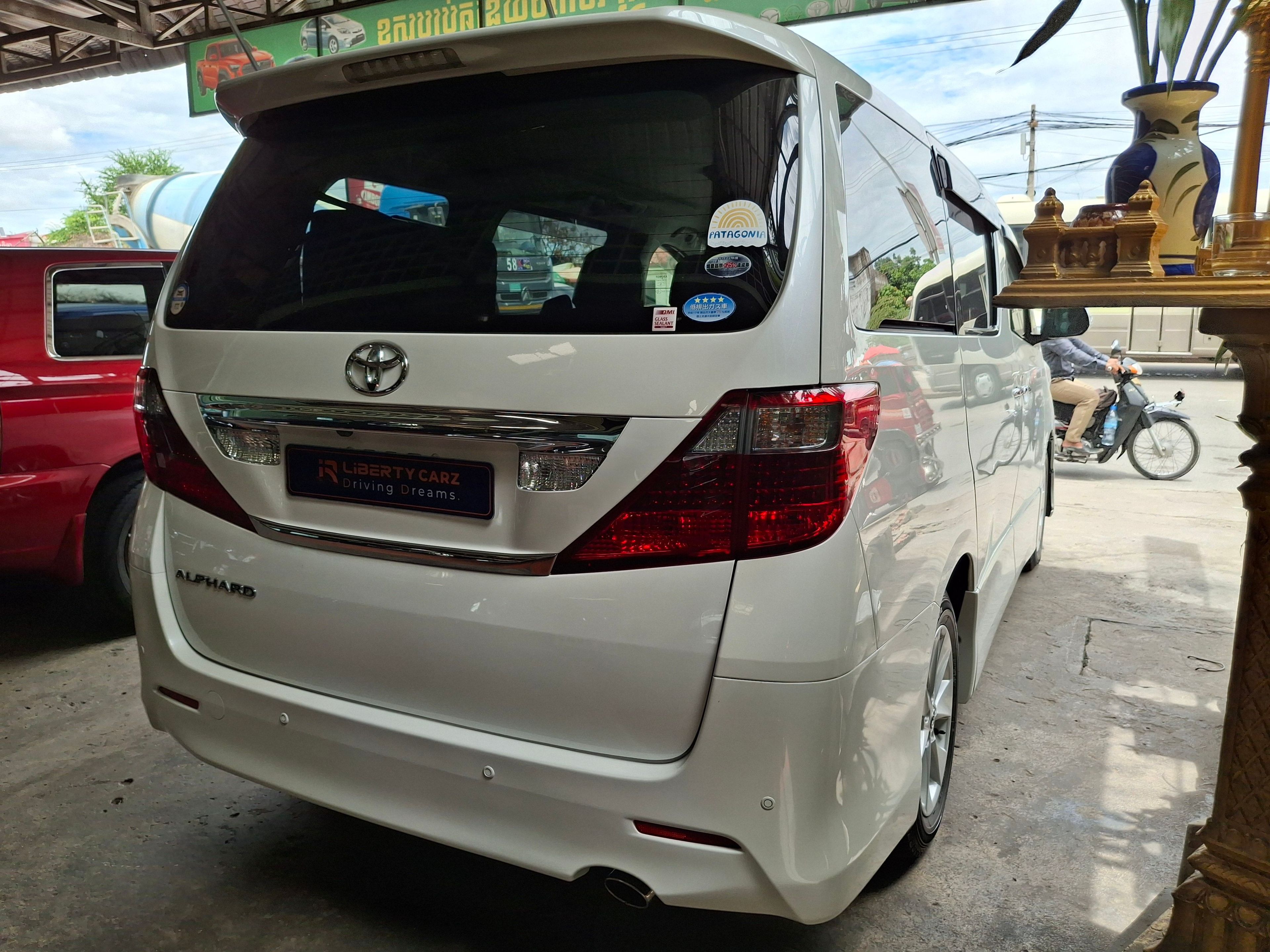 Toyota Alphard 2011