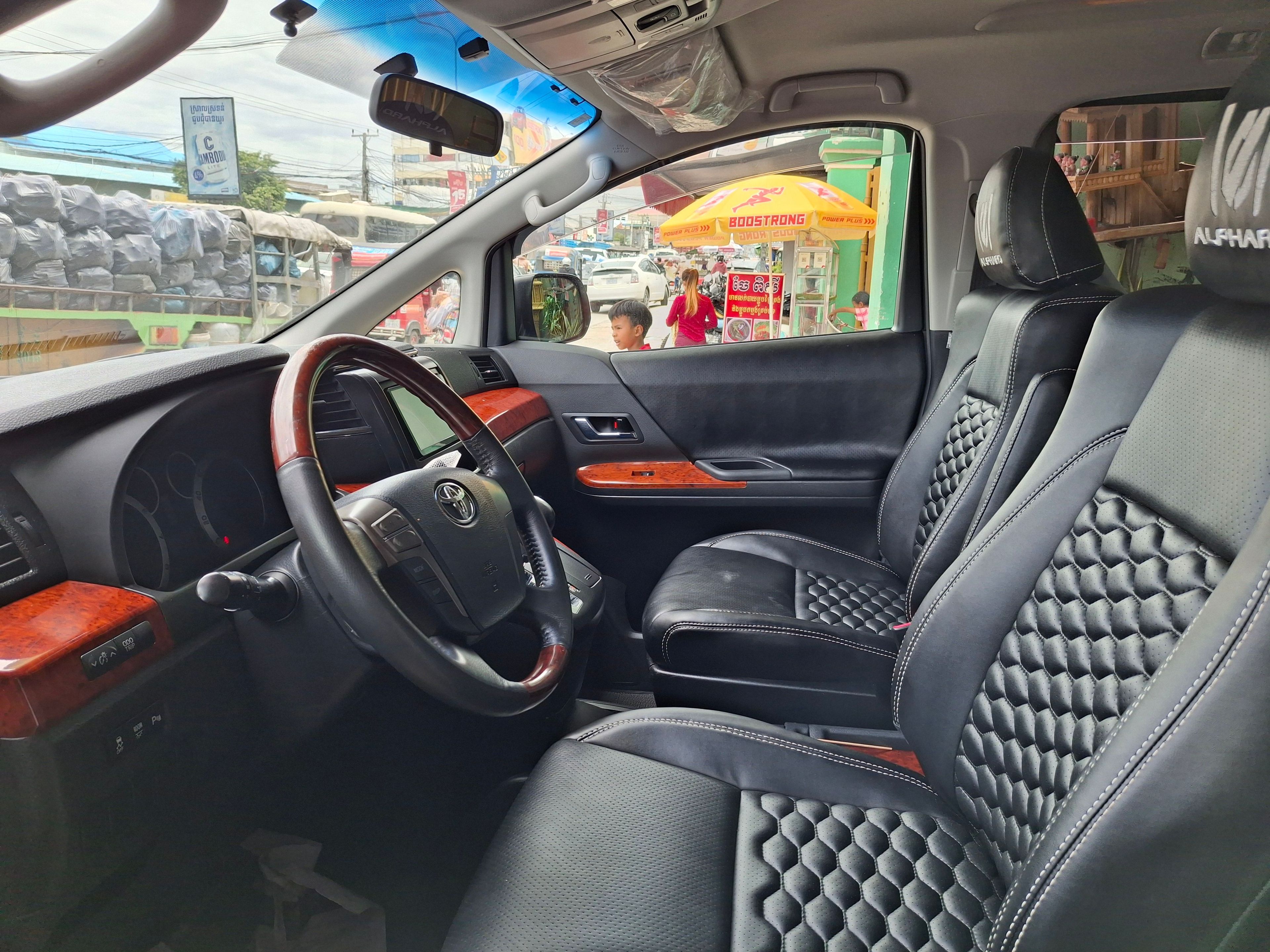 Toyota Alphard 2011