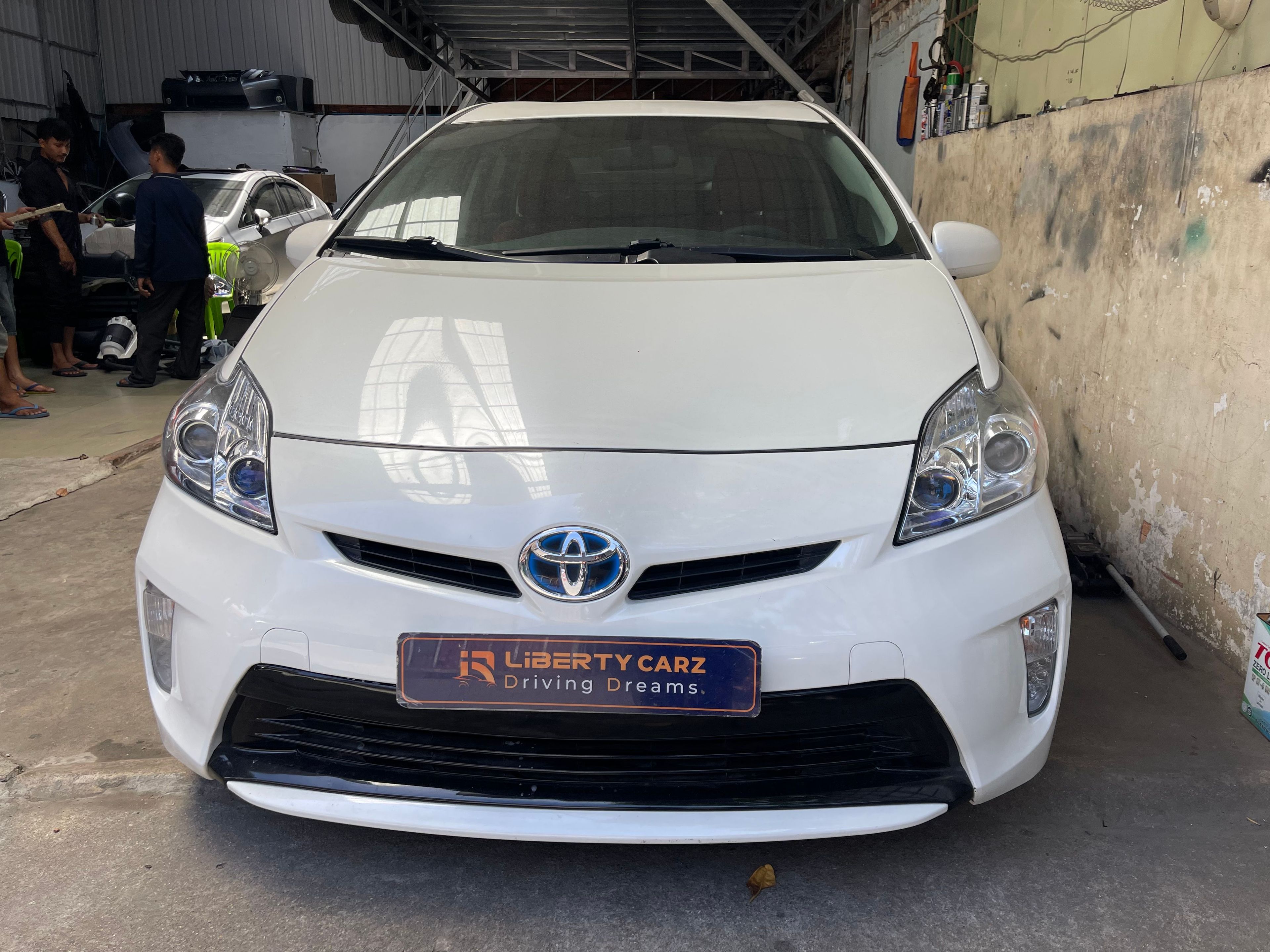 តូយ៉ូតា Prius 2016