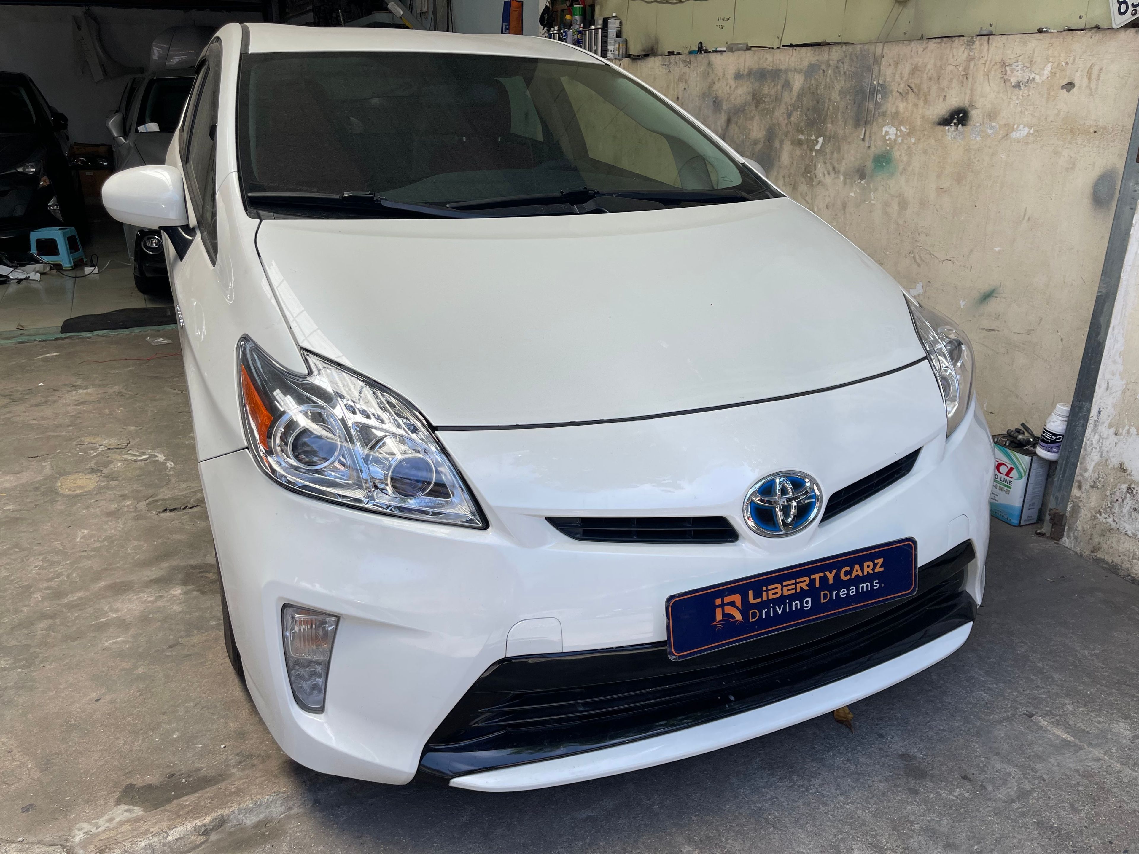 តូយ៉ូតា Prius 2016