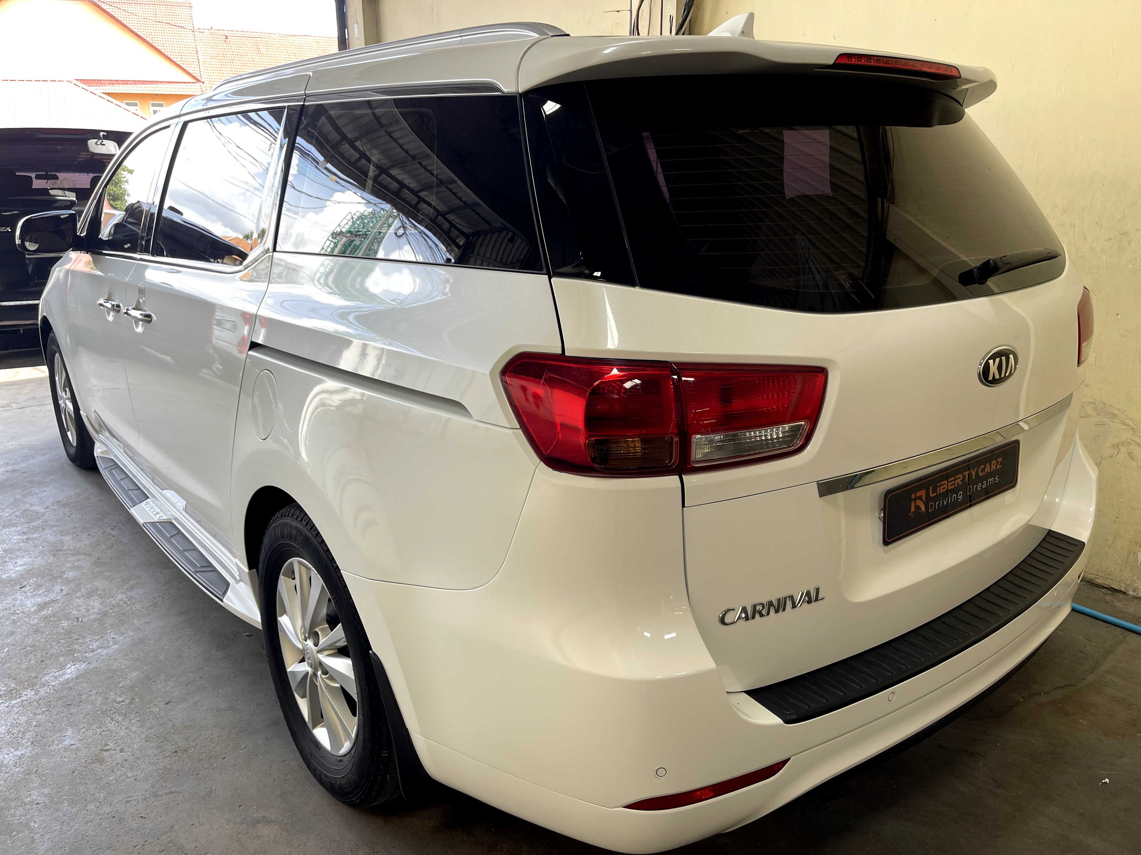 Kia Carnival 2016