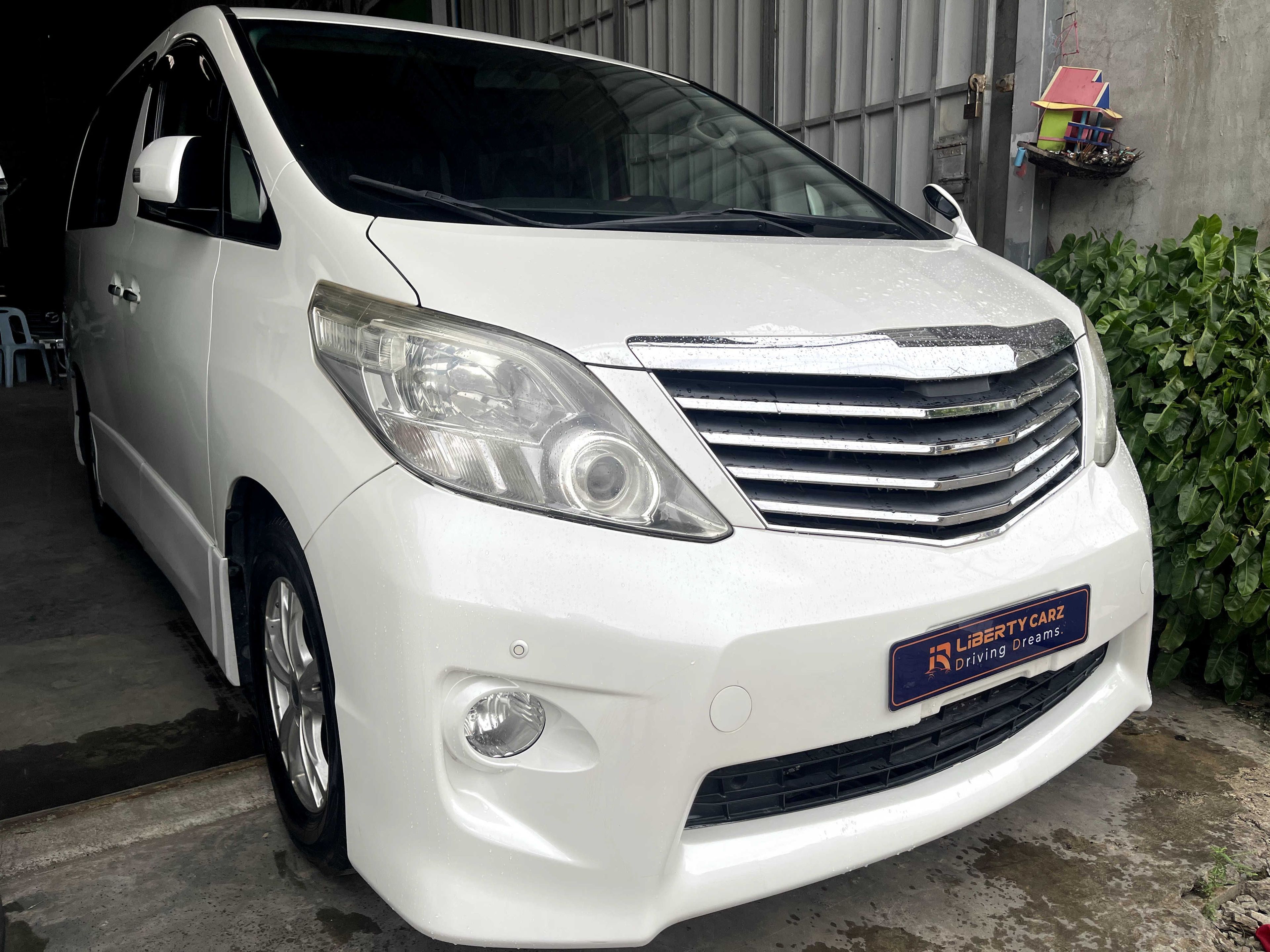 Toyota Alphard 2010