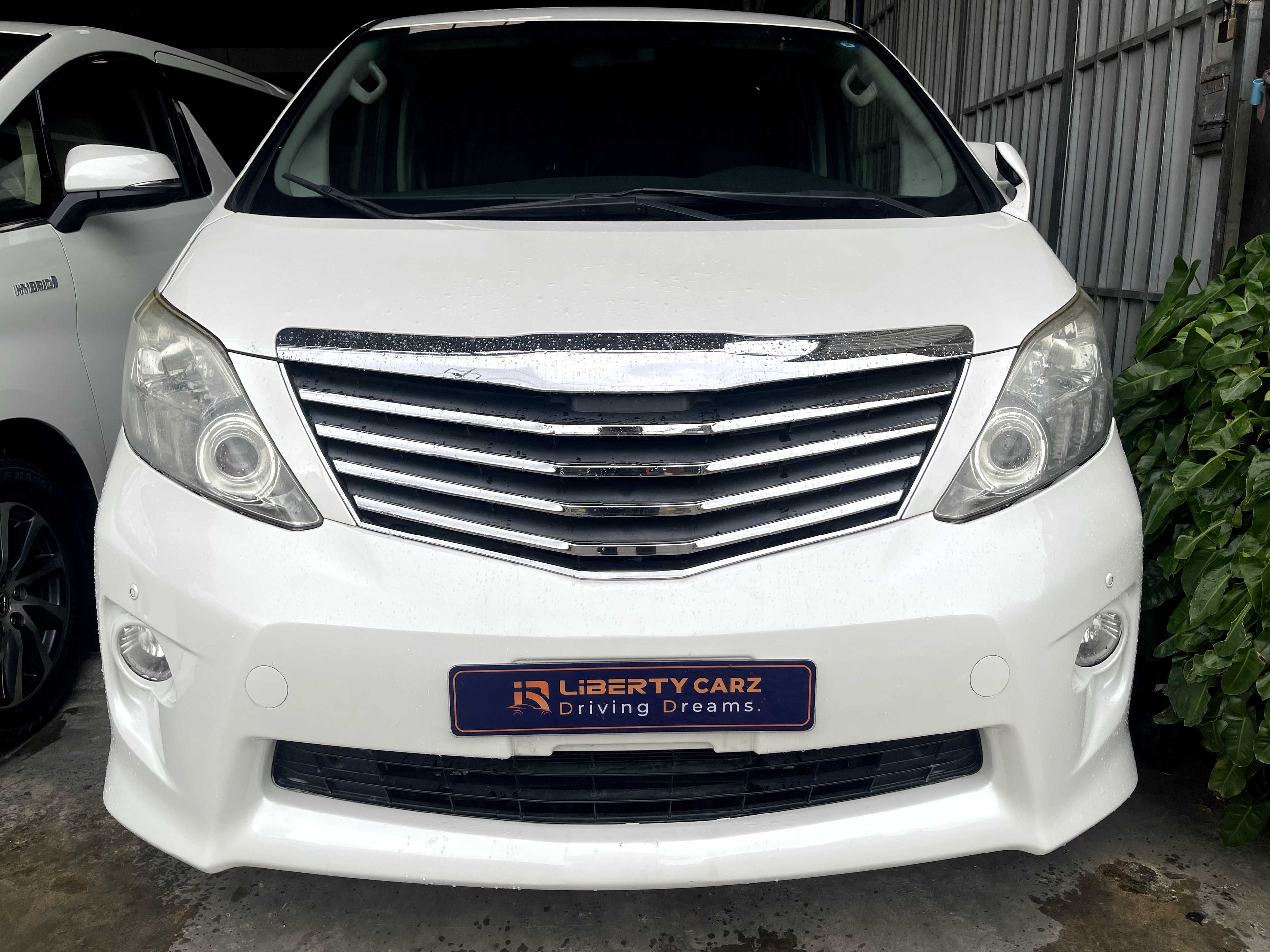 Toyota Alphard 2010