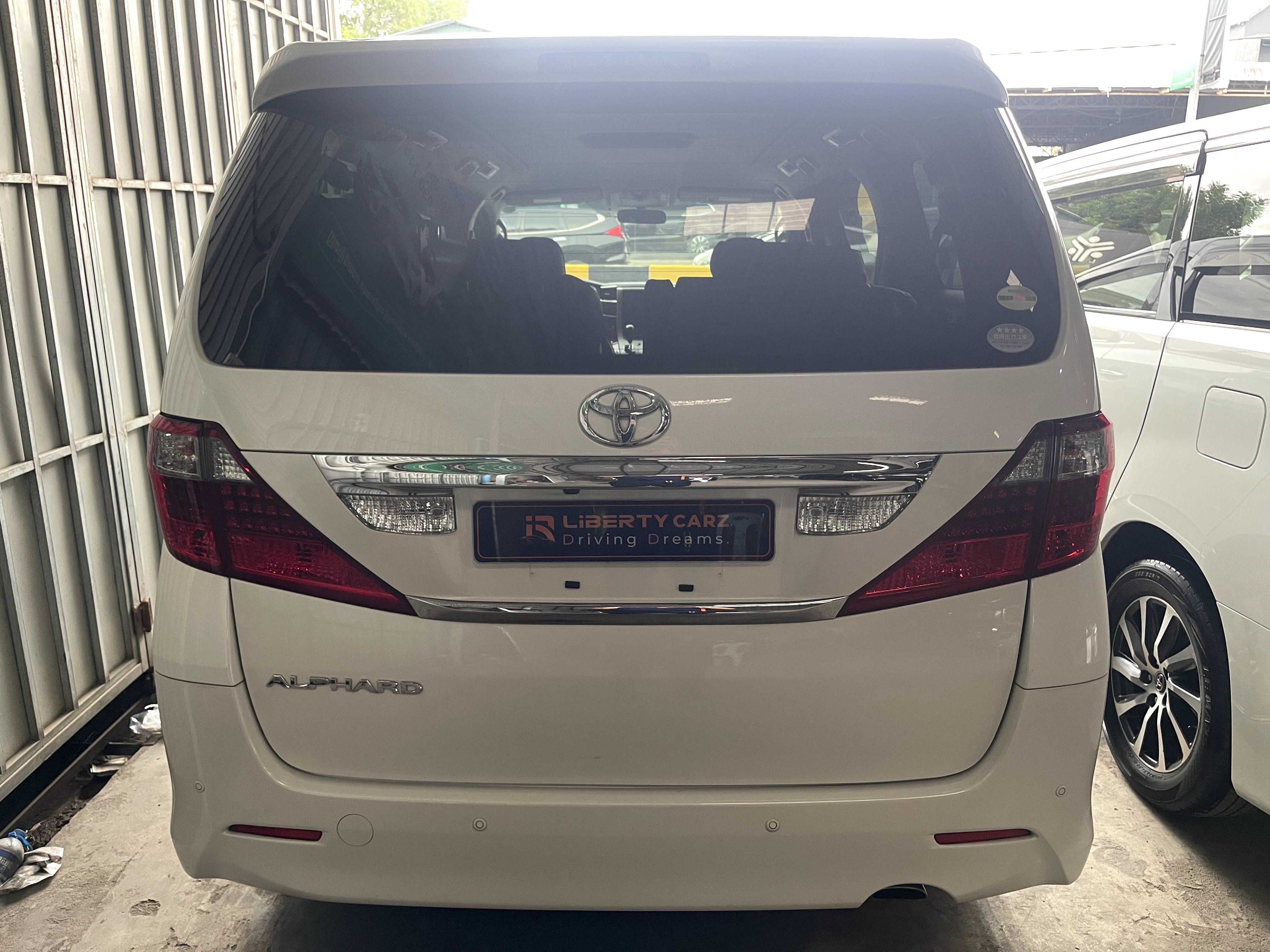 Toyota Alphard 2010