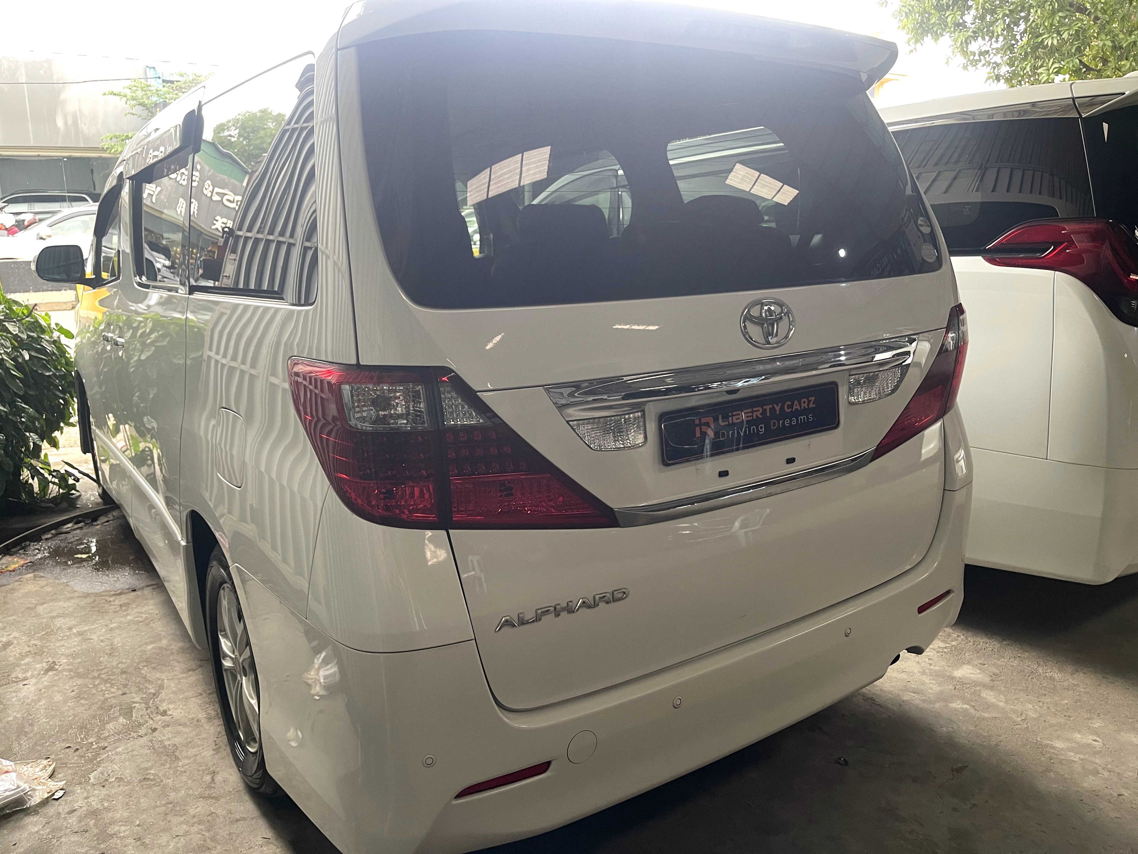 Toyota Alphard 2010