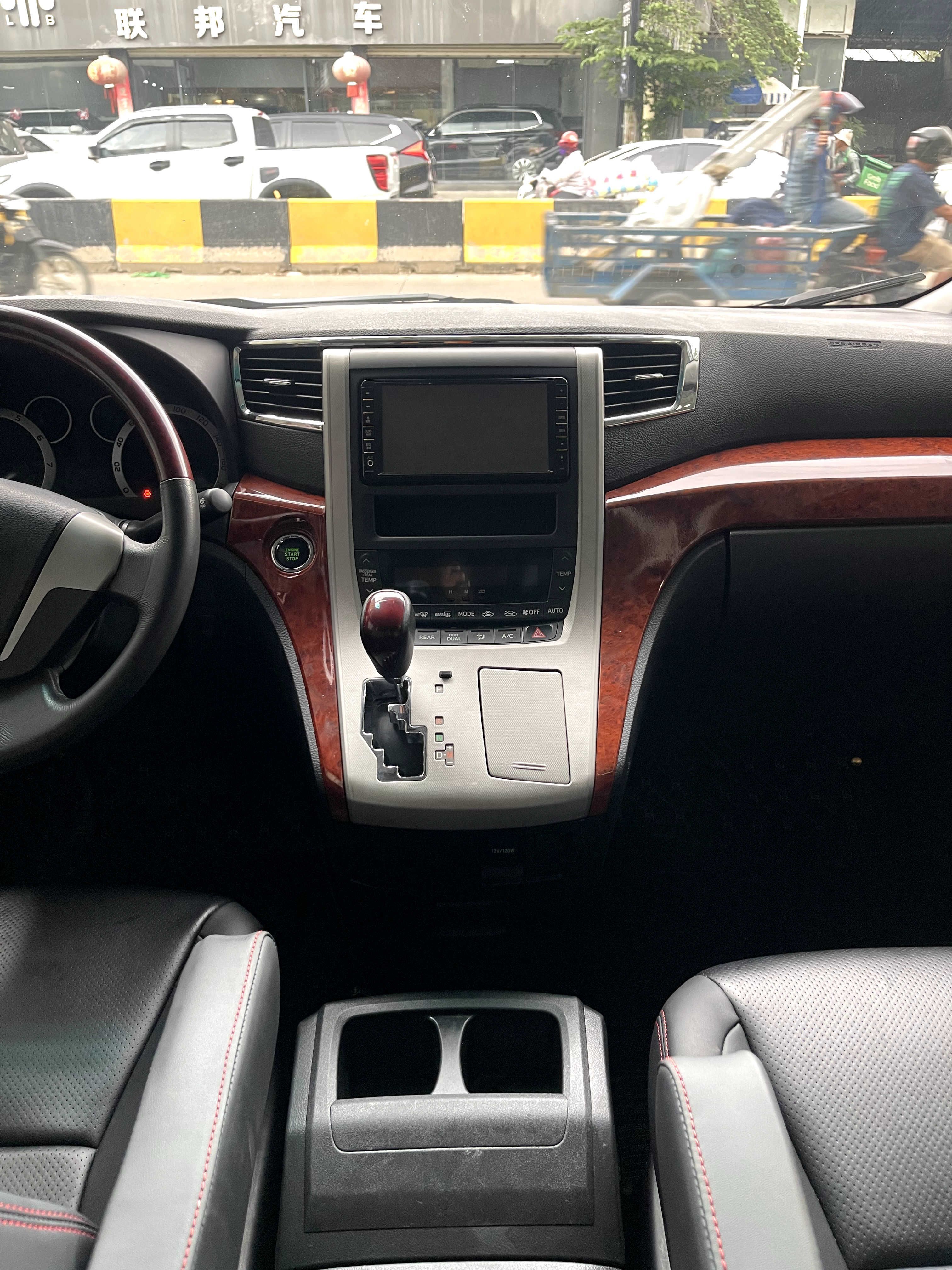 Toyota Alphard 2010