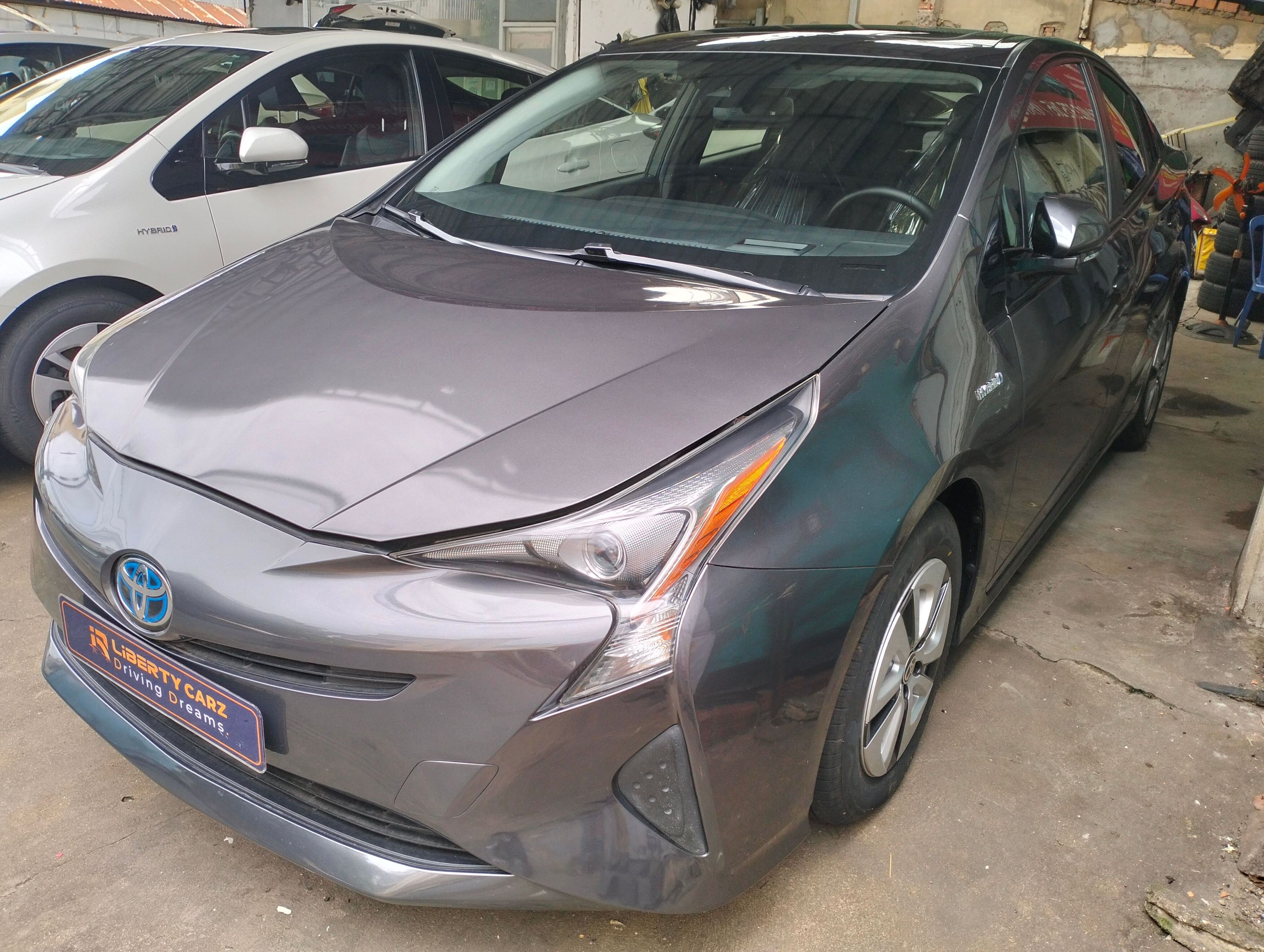 តូយ៉ូតា Prius 2016