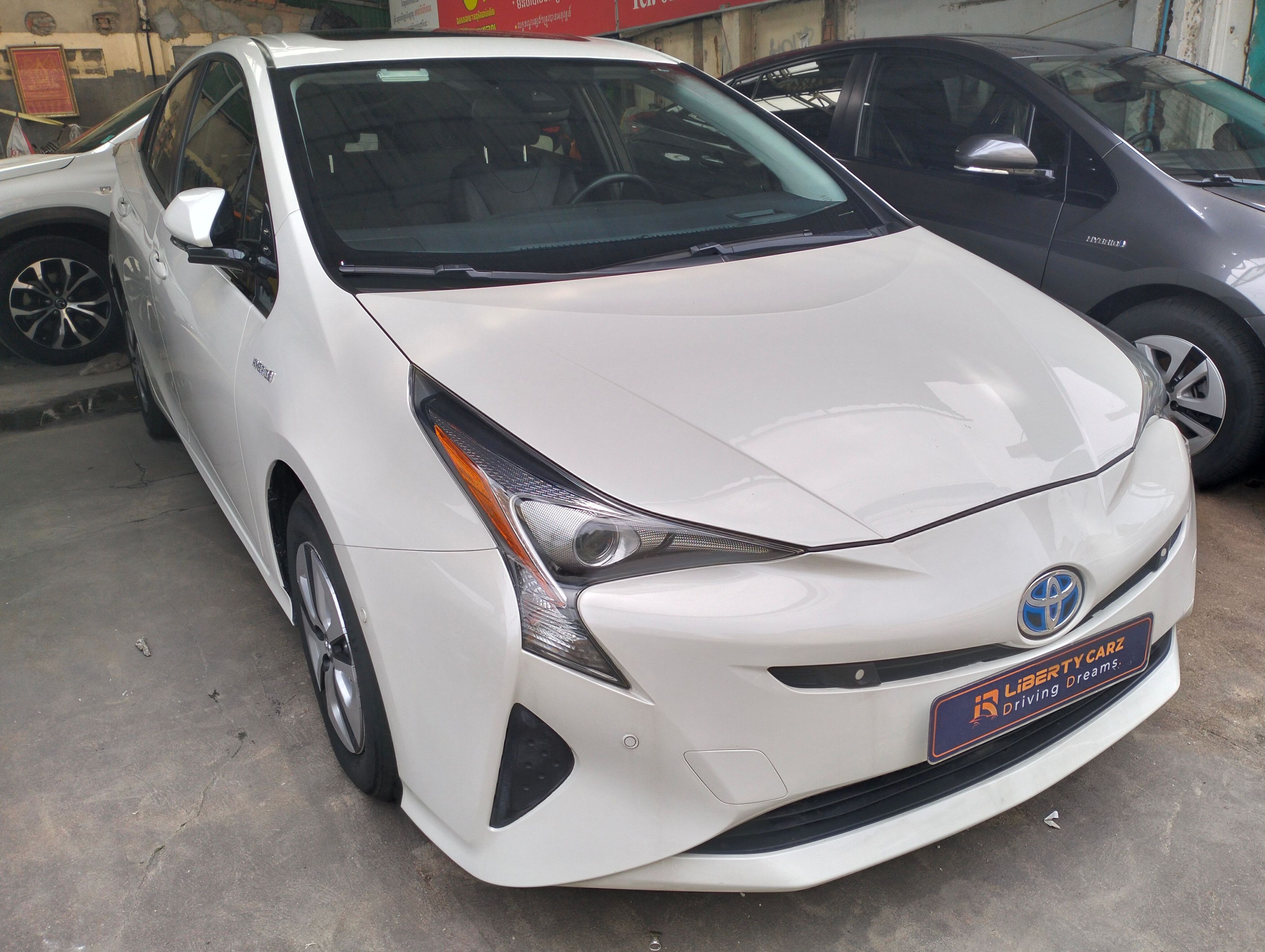 តូយ៉ូតា Prius 2016