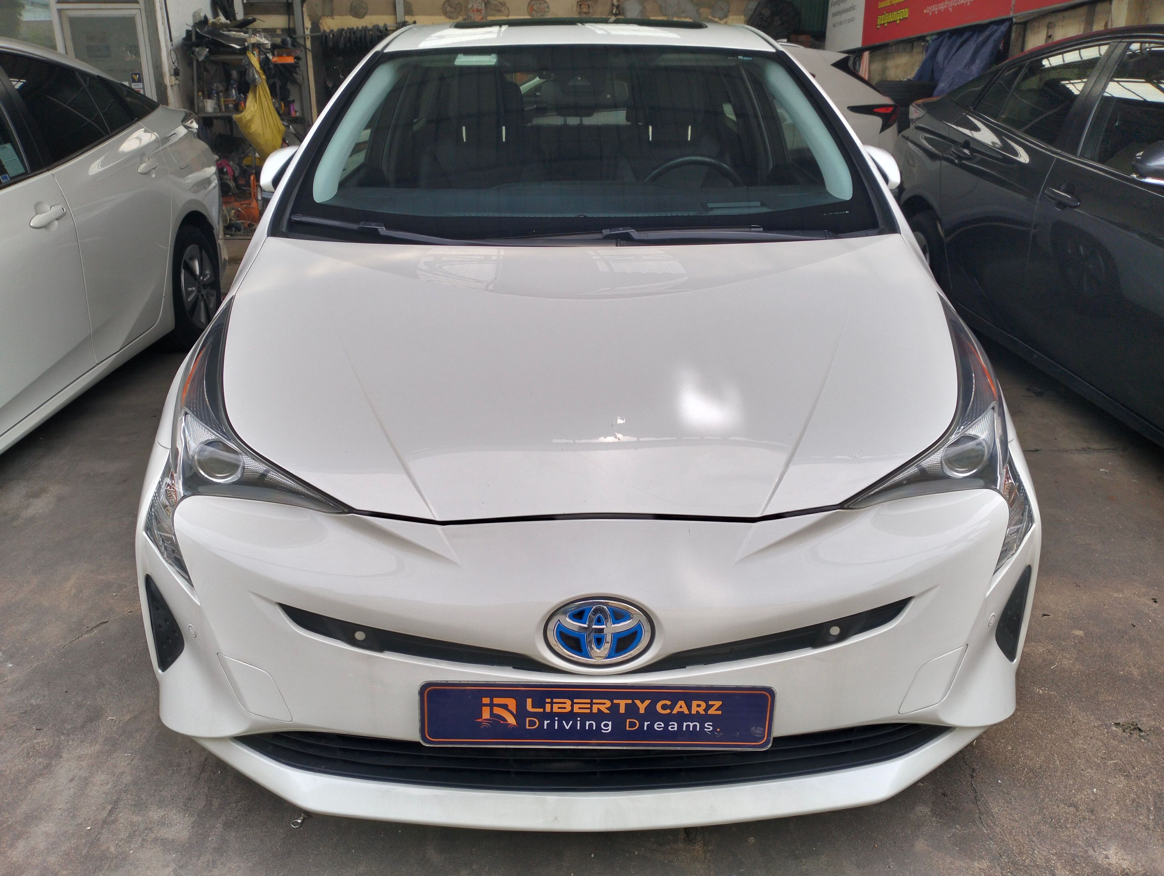 តូយ៉ូតា Prius 2016