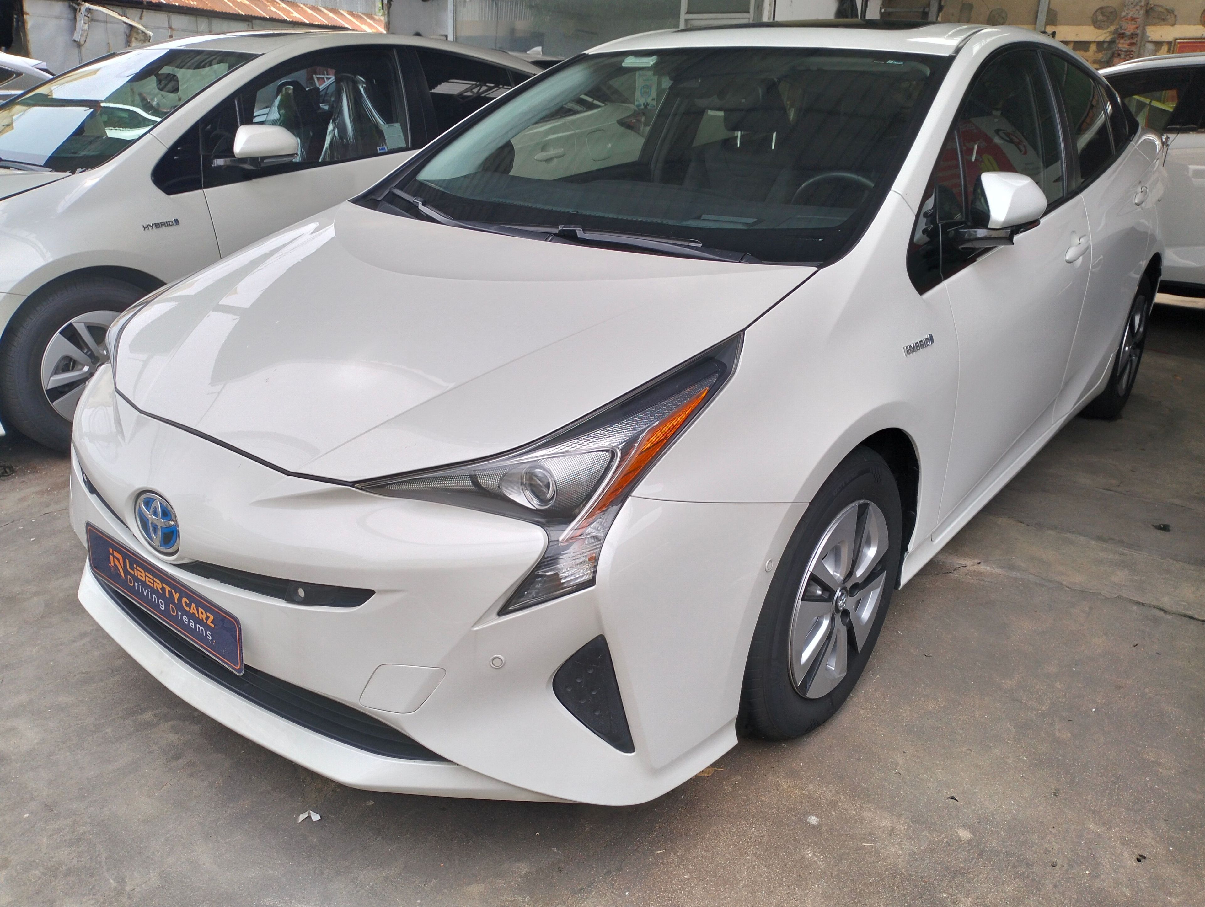 តូយ៉ូតា Prius 2016