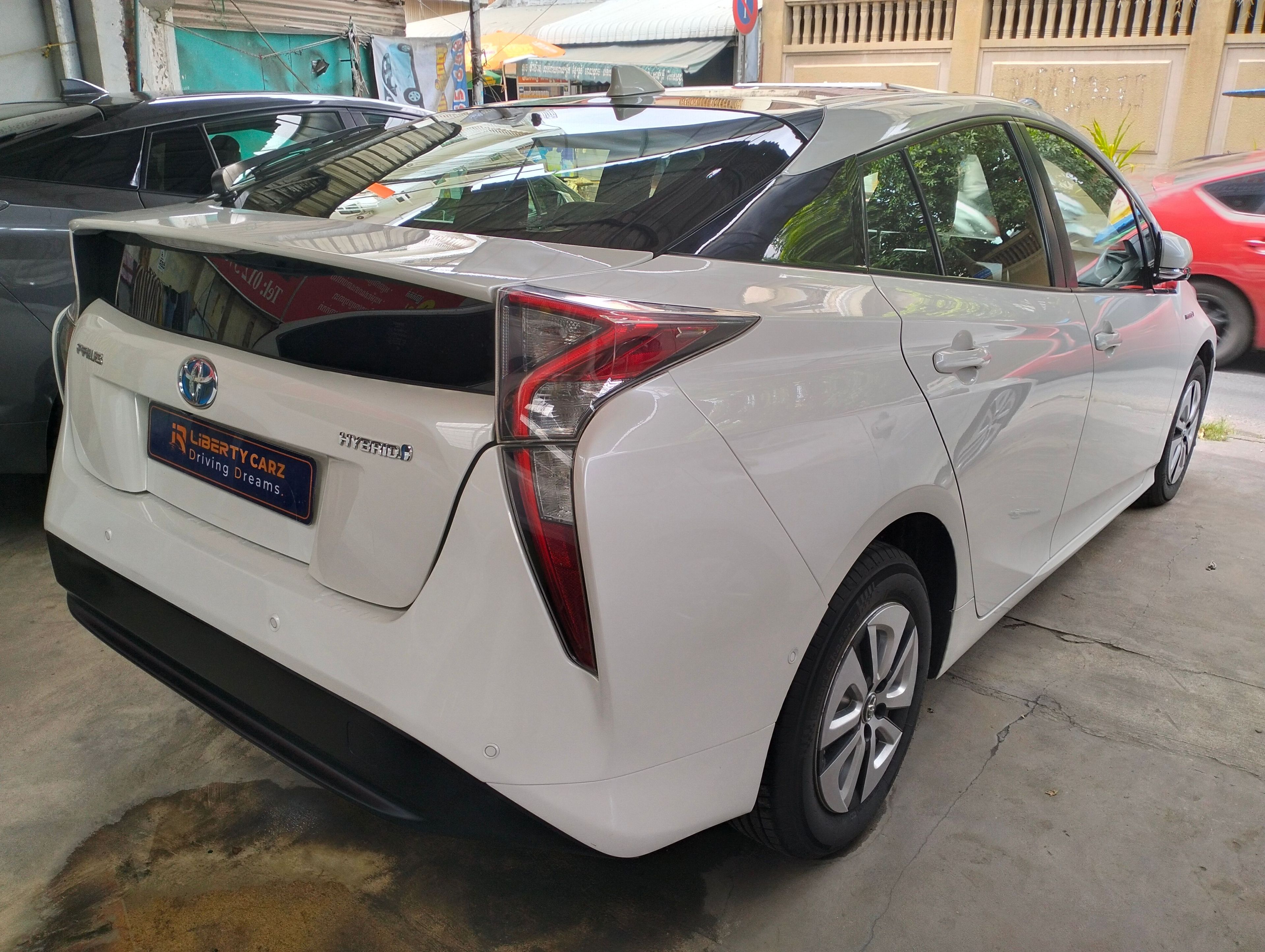 តូយ៉ូតា Prius 2016