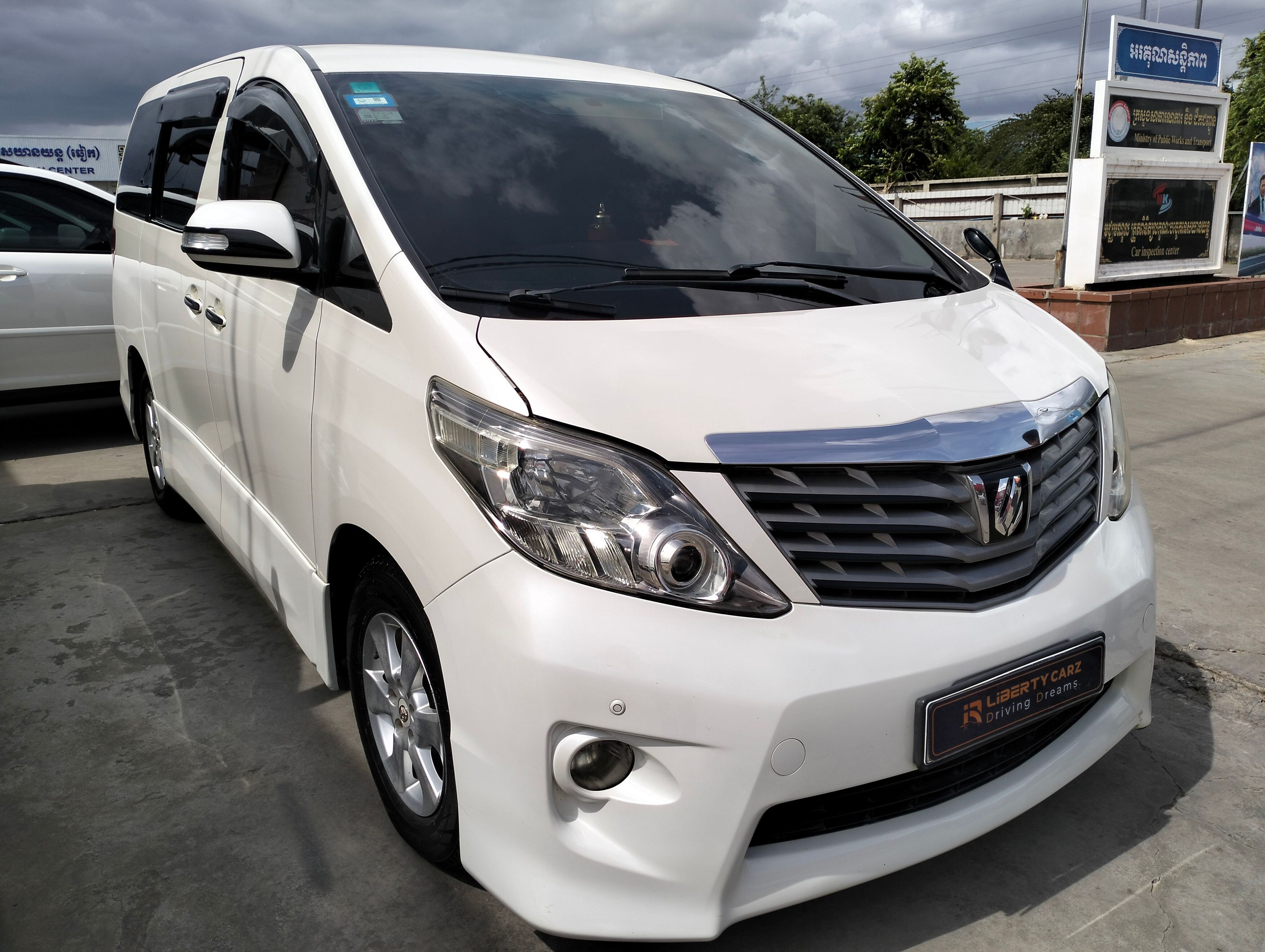 Toyota Alphard 2009