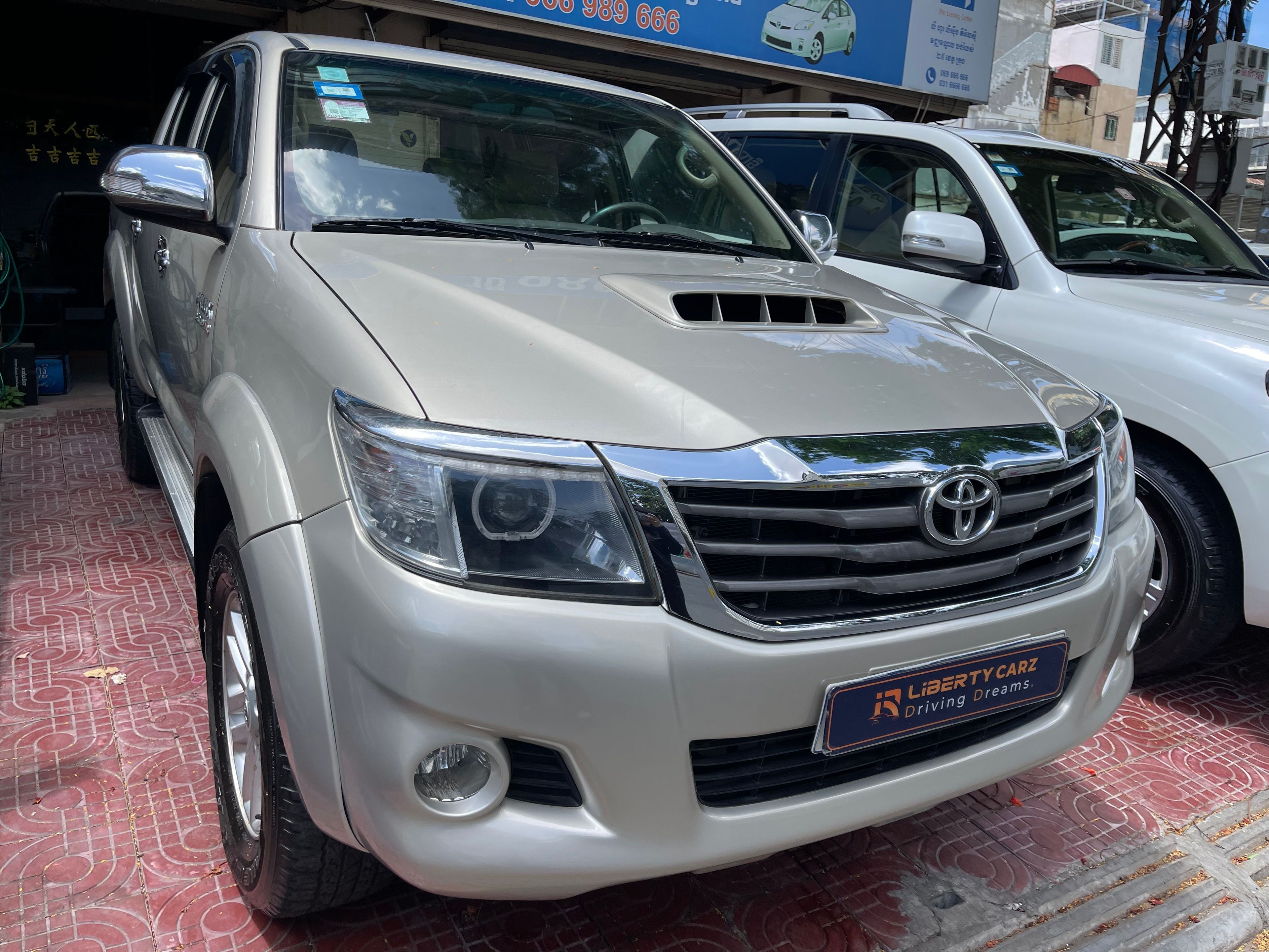 丰田 Hilux Vigo 2013