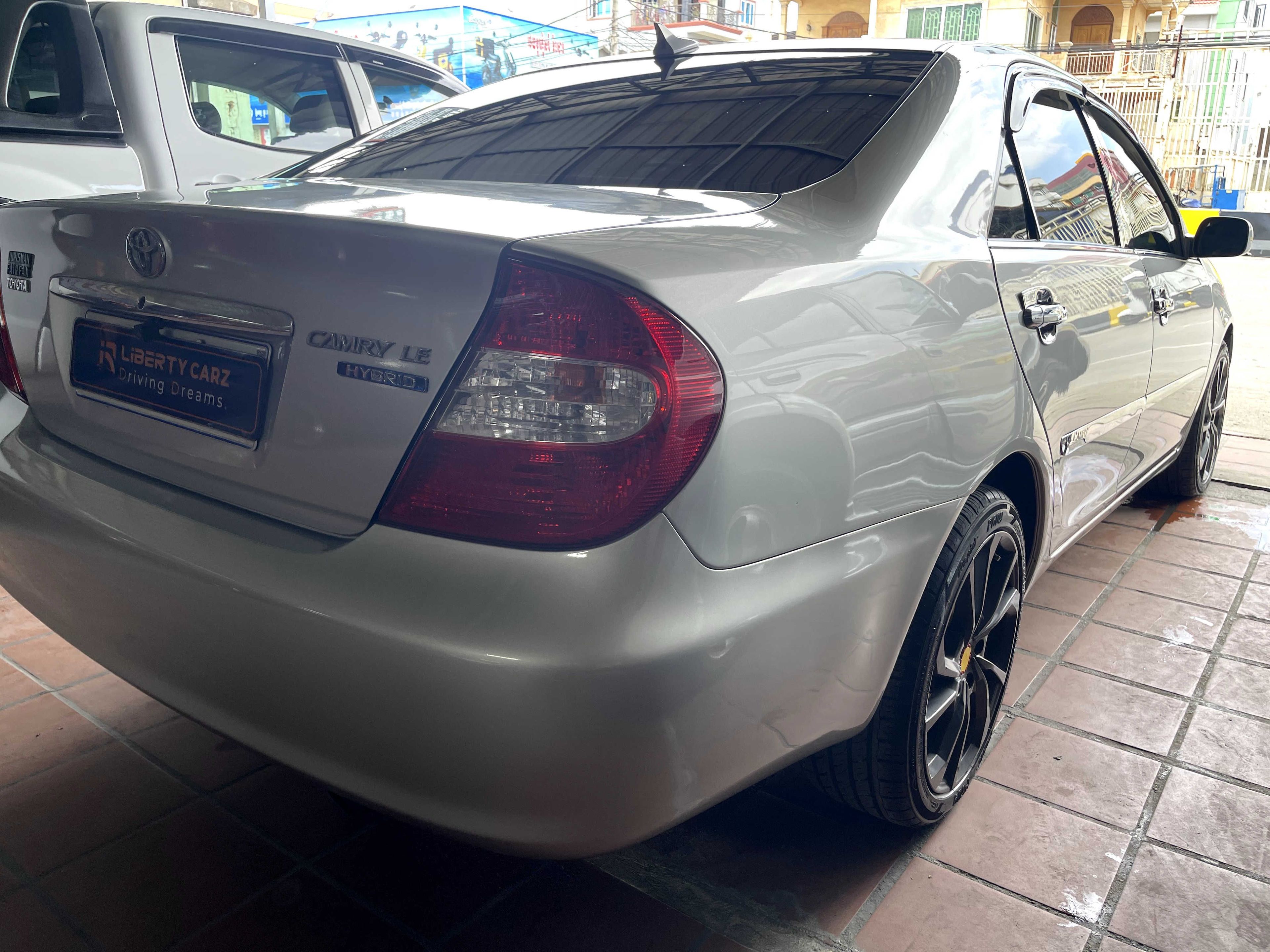 តូយ៉ូតា Camry Le 2002