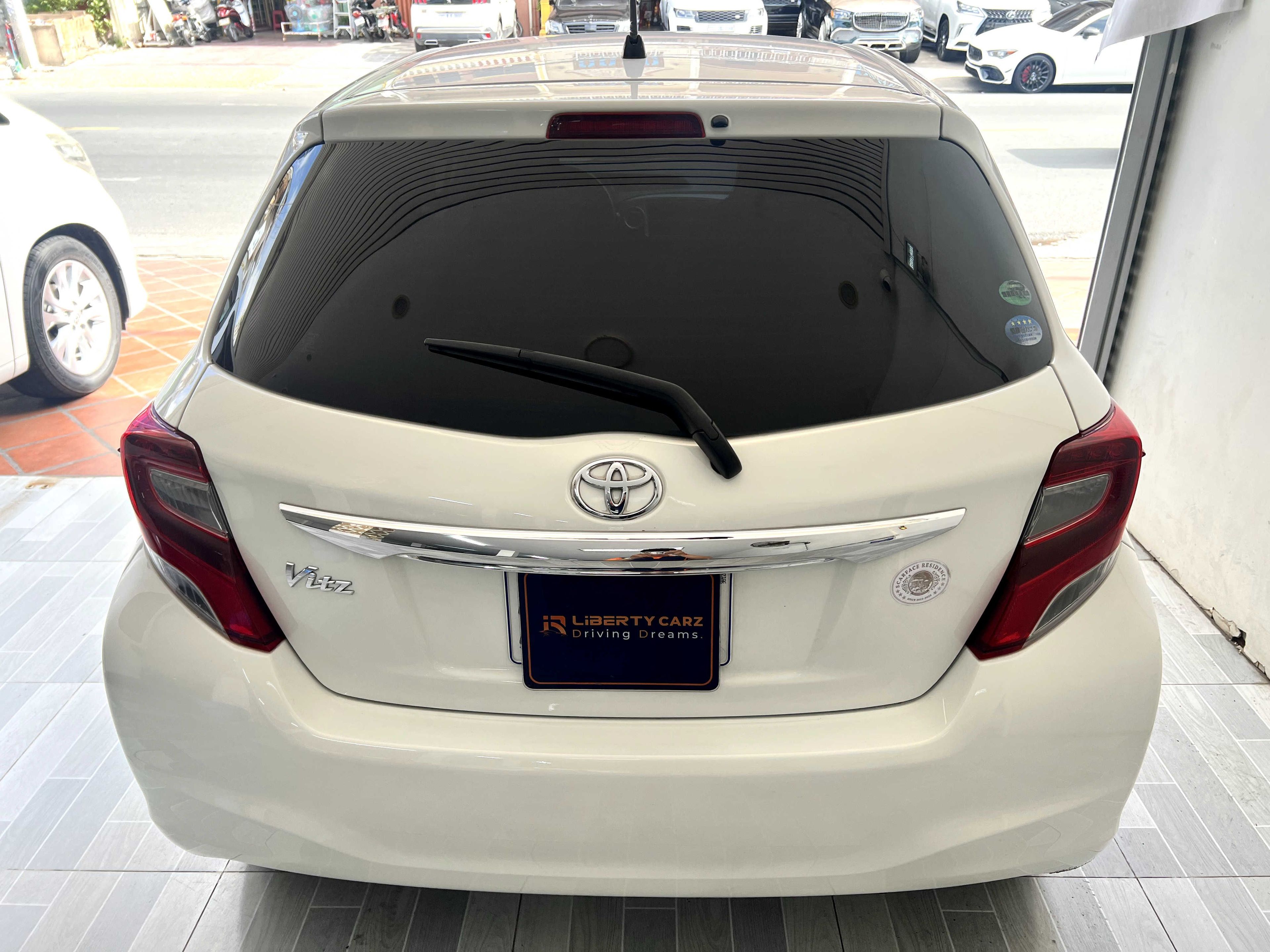 Toyota Vitz 2015