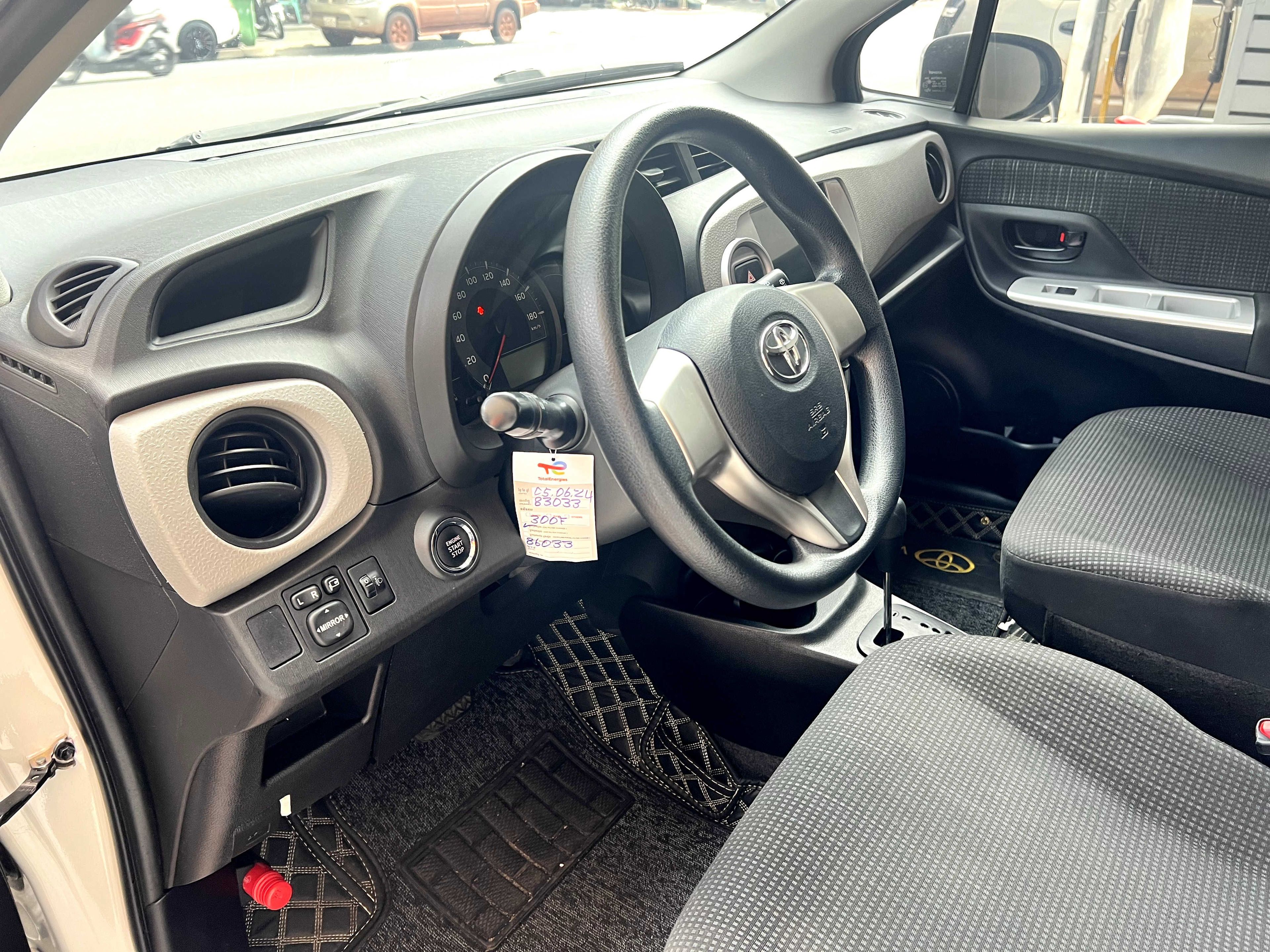 Toyota Vitz 2015