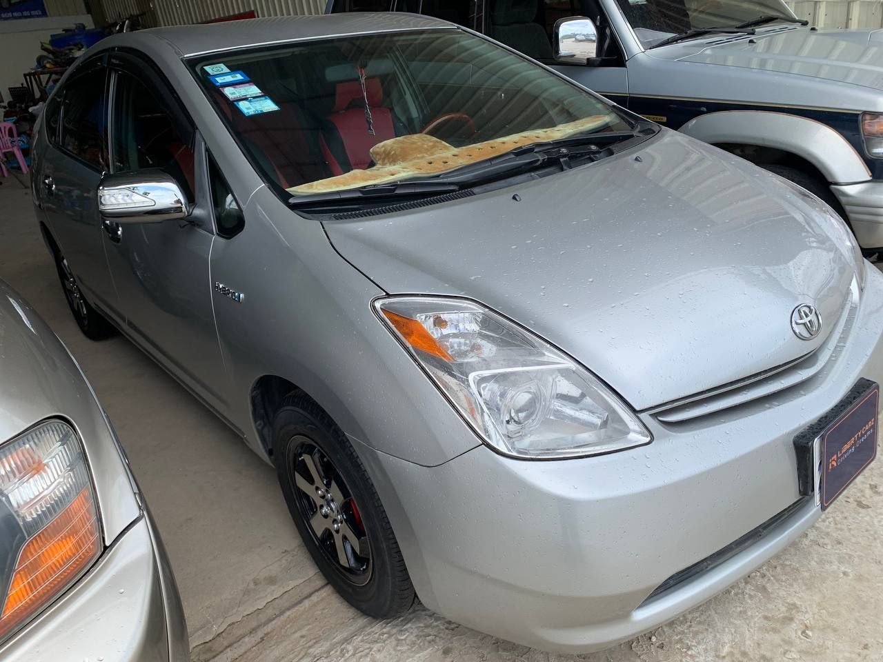 តូយ៉ូតា Prius 2004