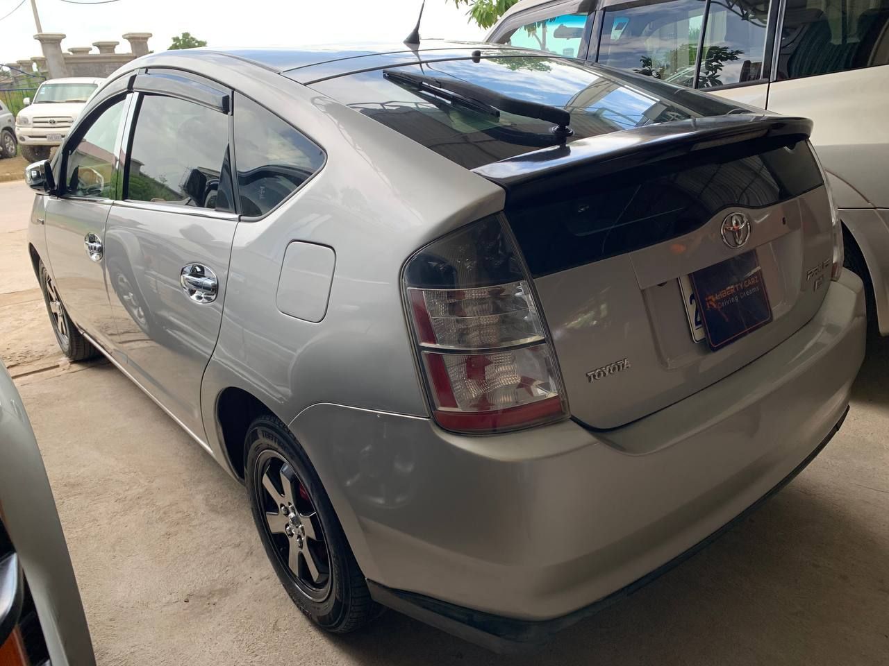 តូយ៉ូតា Prius 2004