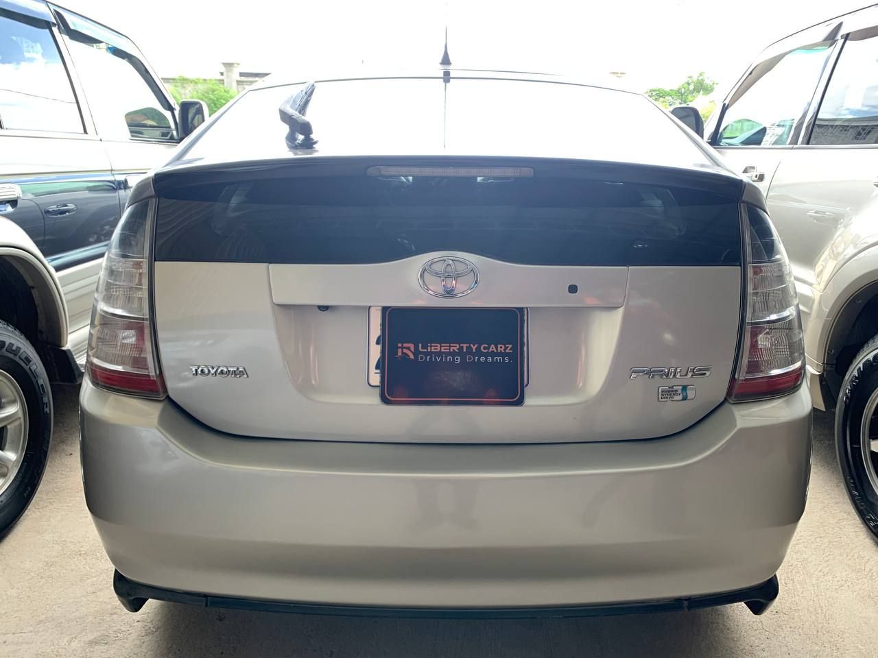 តូយ៉ូតា Prius 2004