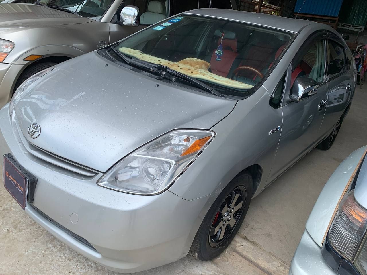 តូយ៉ូតា Prius 2004