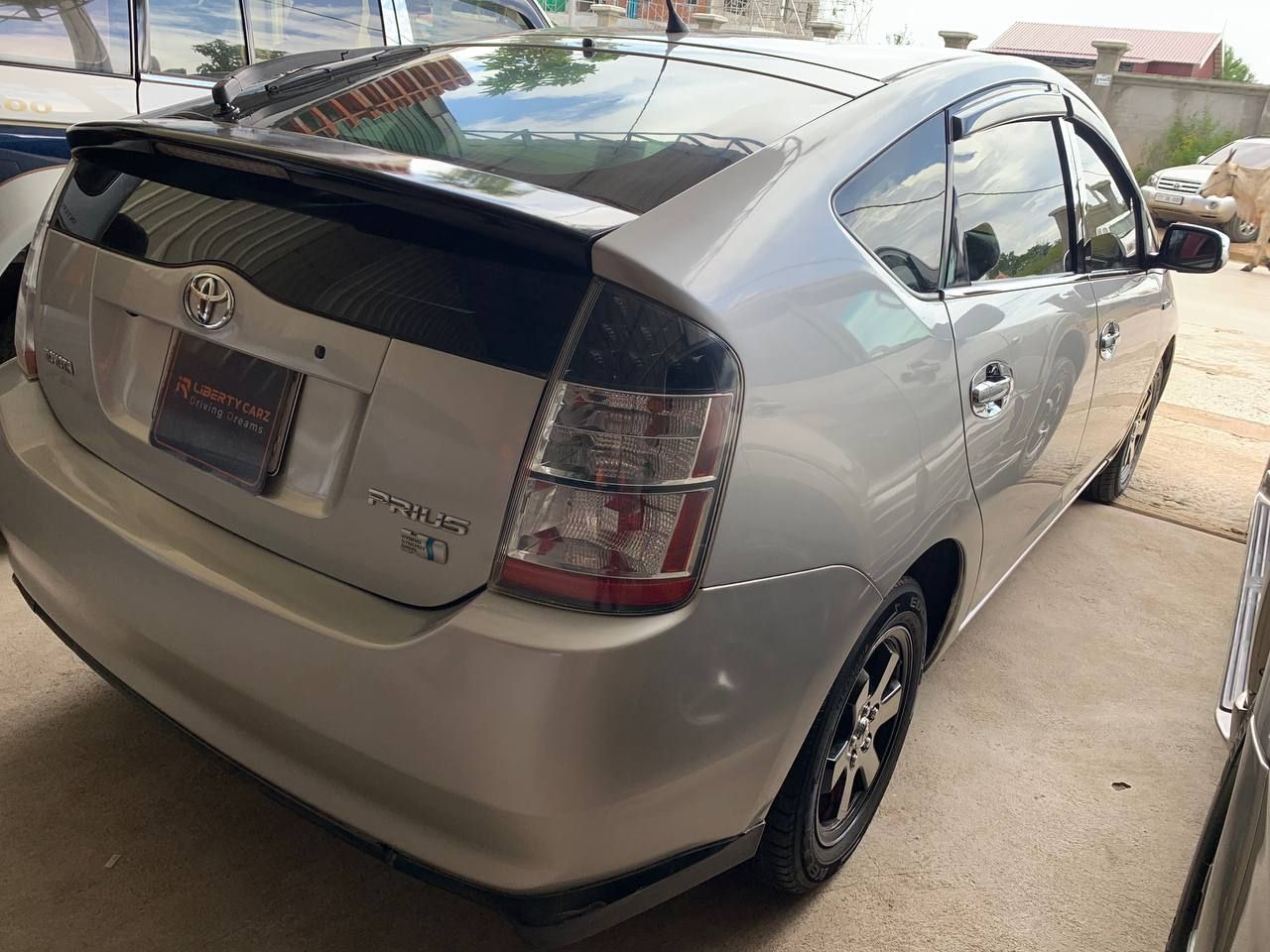 តូយ៉ូតា Prius 2004