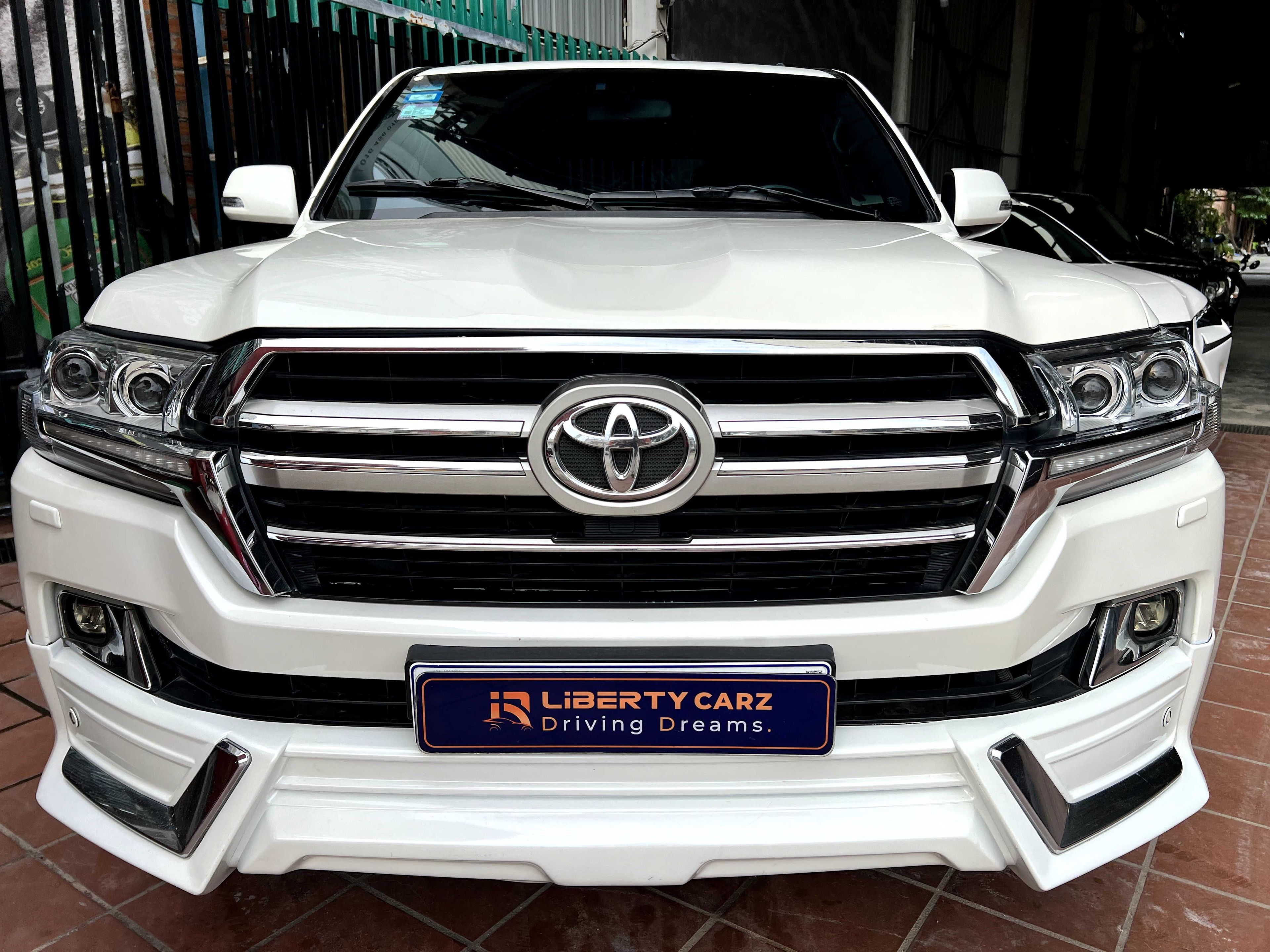 Toyota Land Cruiser VX 2015