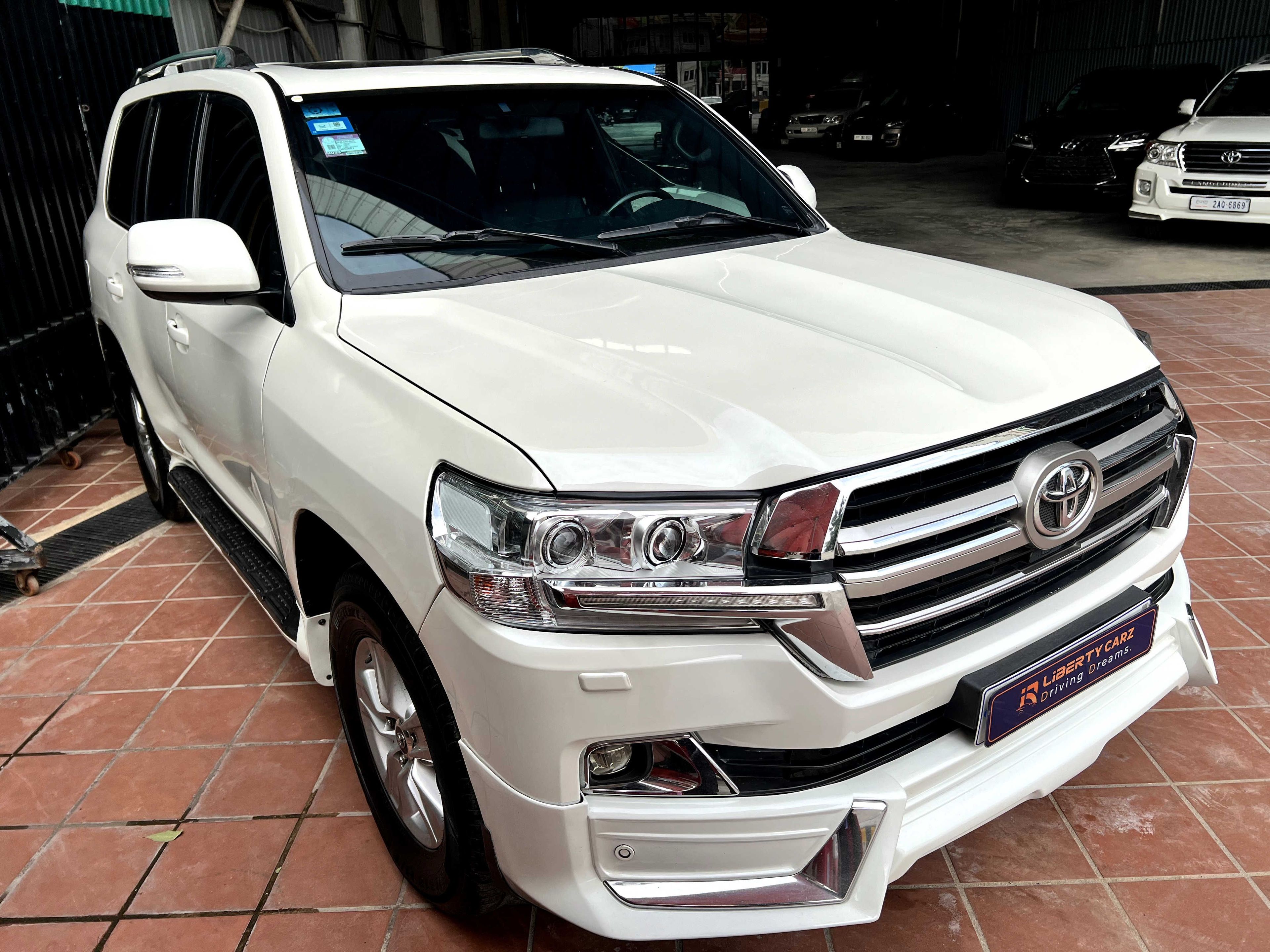 Toyota Land Cruiser VX 2015