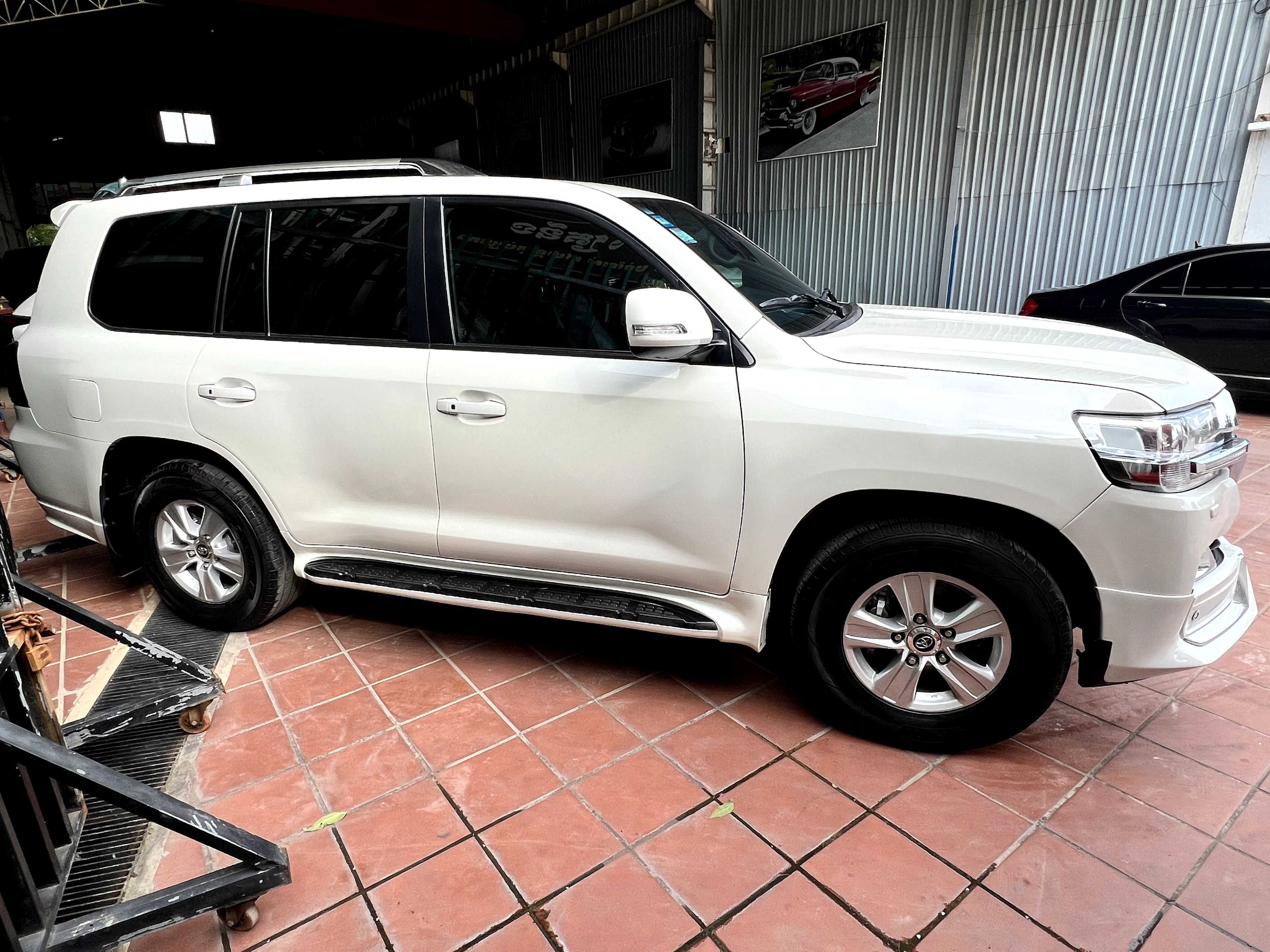 Toyota Land Cruiser VX 2015