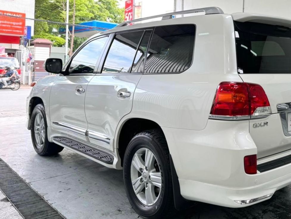 Toyota Land Cruiser GXR 2013