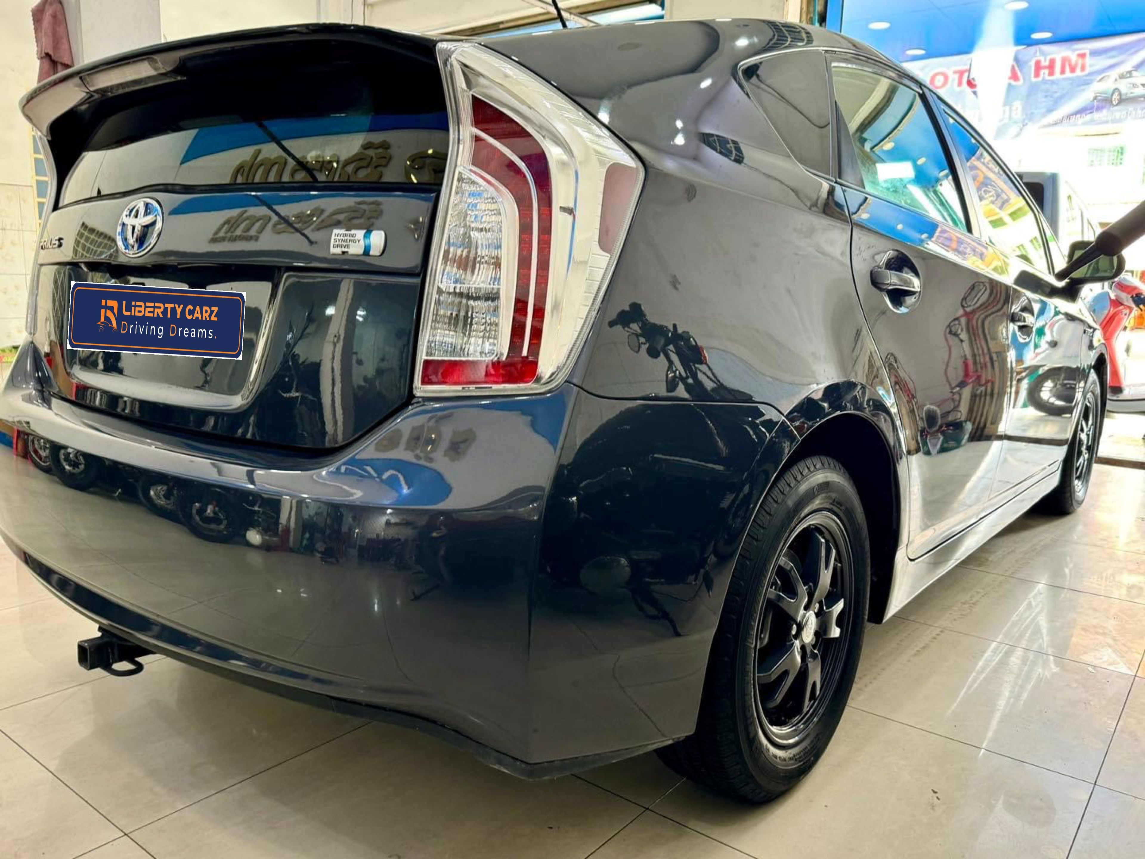 តូយ៉ូតា Prius 2013