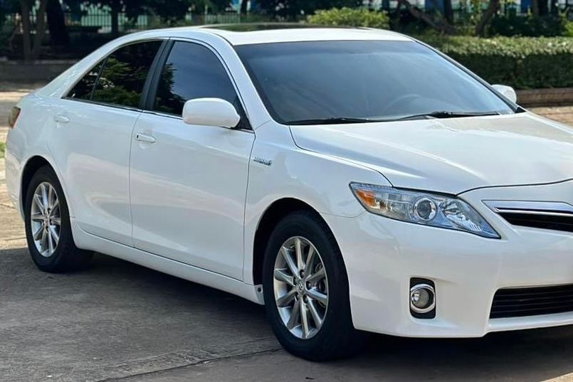 Toyota Camry Hybrid 2011