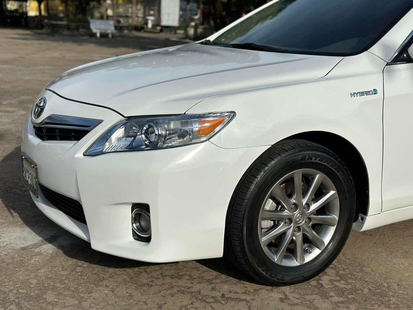 Toyota Camry Hybrid 2011